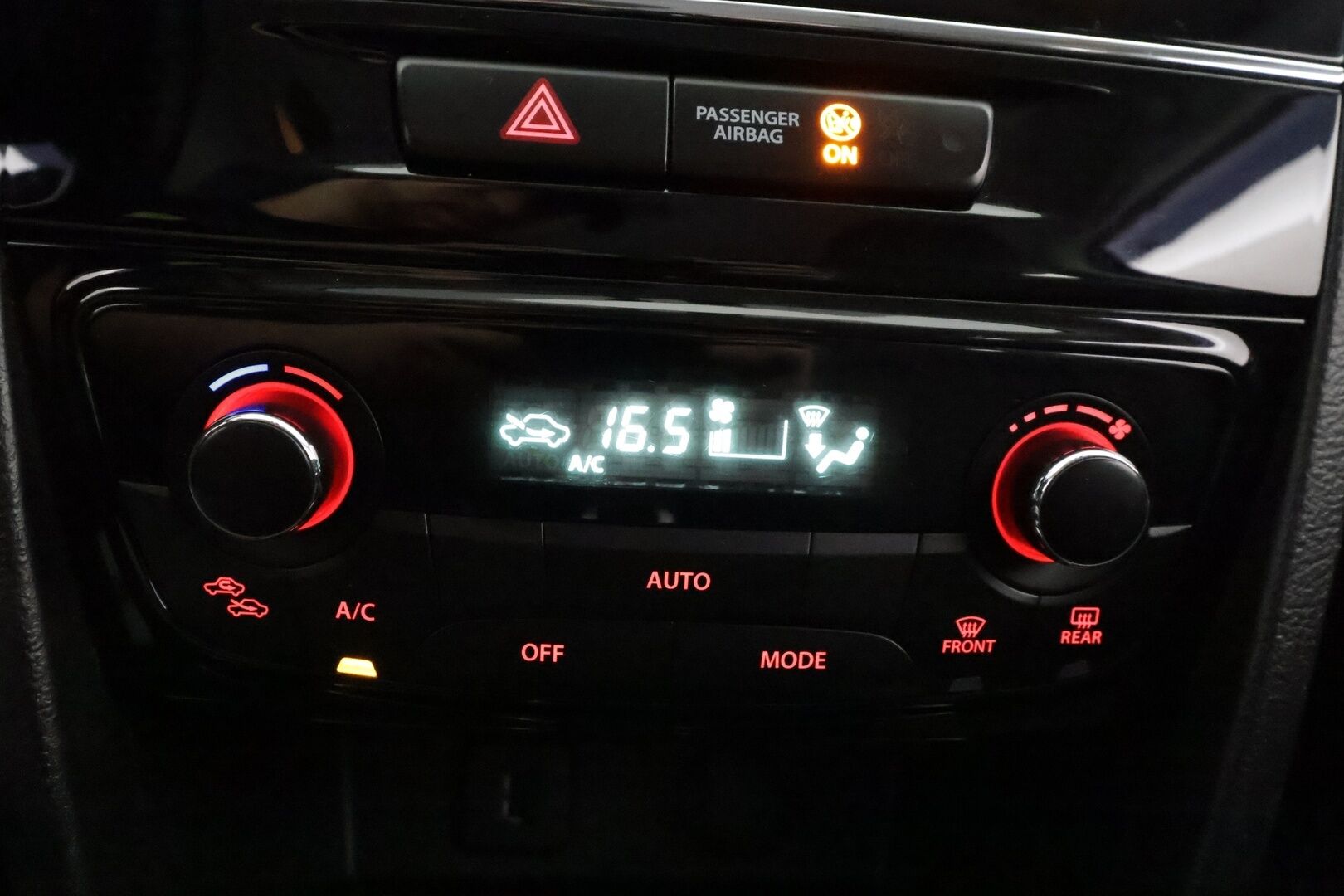 Suzuki Vitara 2017 1,4 BOOSTERJET 4WD S 6AT - | ACC | Koukku | Nahka-alcantara | P.kamera ja tutkat | Navi | Keyless | LED | Hätäjarrutusavustin | Lohko+sisähaara | 2x renkaat aluin | 