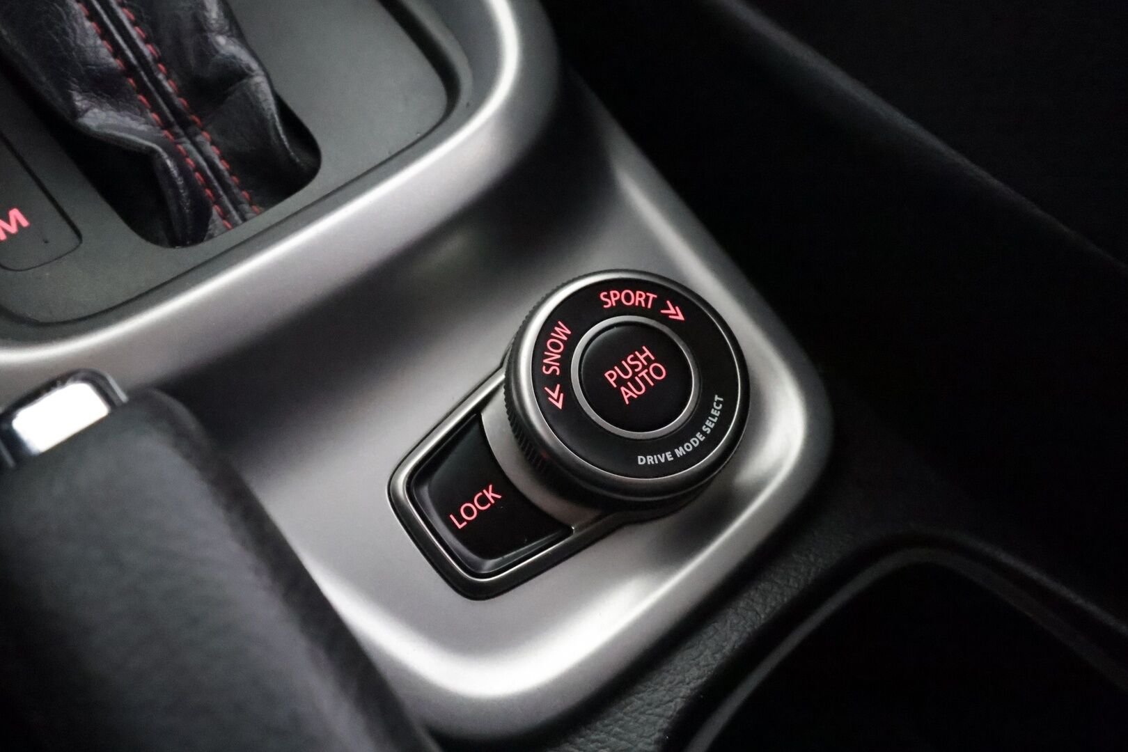 Suzuki Vitara 2017 1,4 BOOSTERJET 4WD S 6AT - | ACC | Koukku | Nahka-alcantara | P.kamera ja tutkat | Navi | Keyless | LED | Hätäjarrutusavustin | Lohko+sisähaara | 2x renkaat aluin | 