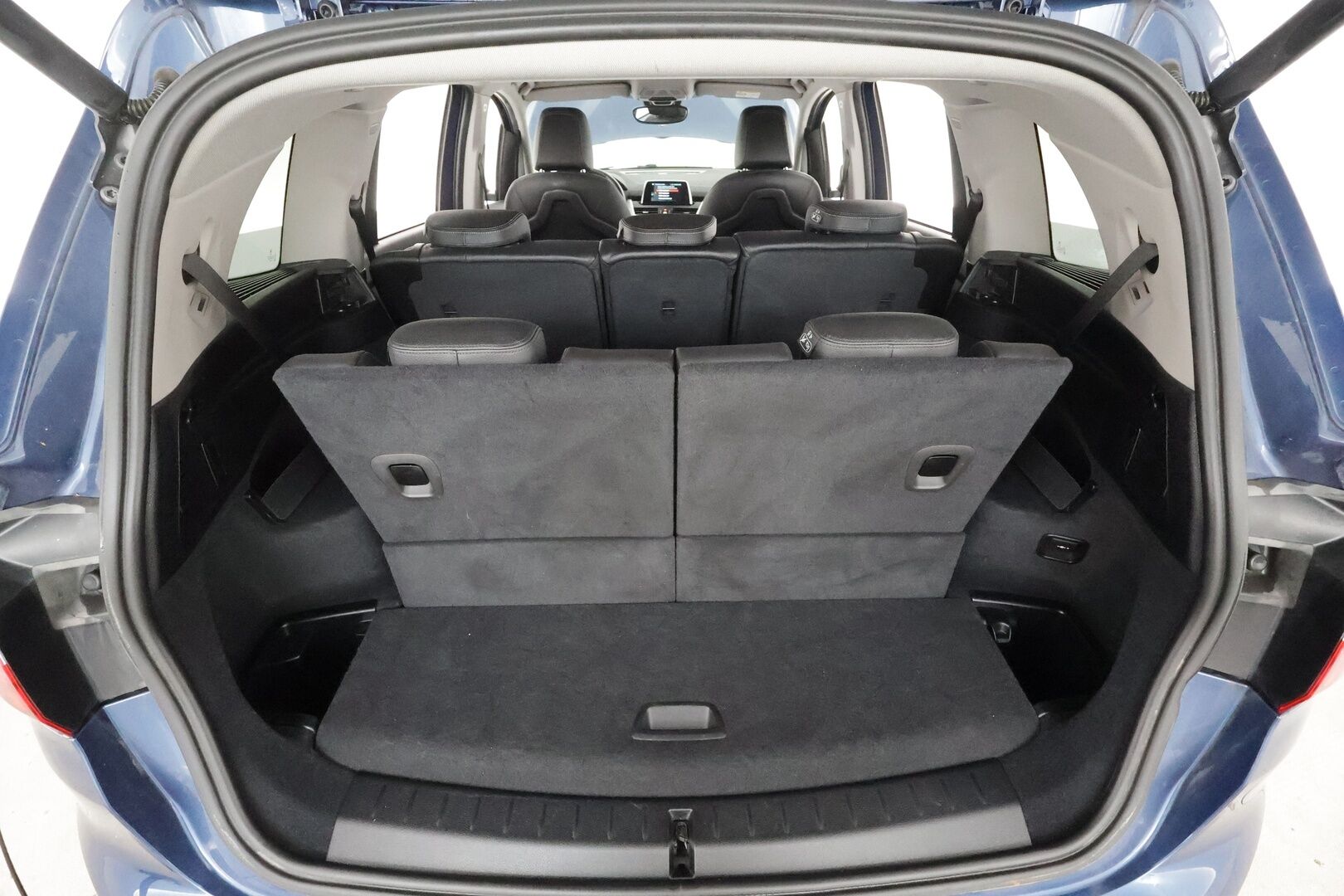 BMW 218 2022 F46 Gran Tourer 218d A Business Luxury 7-P * Vakkari / P.kamera / LED / Navi / Nahat / Koukku / Lohko+SIsä * - Comfort Access / Sähköluukku / 1.Om Suomi-auto / Kahdet renkaat aluvanteilla / Merkkihuollettu