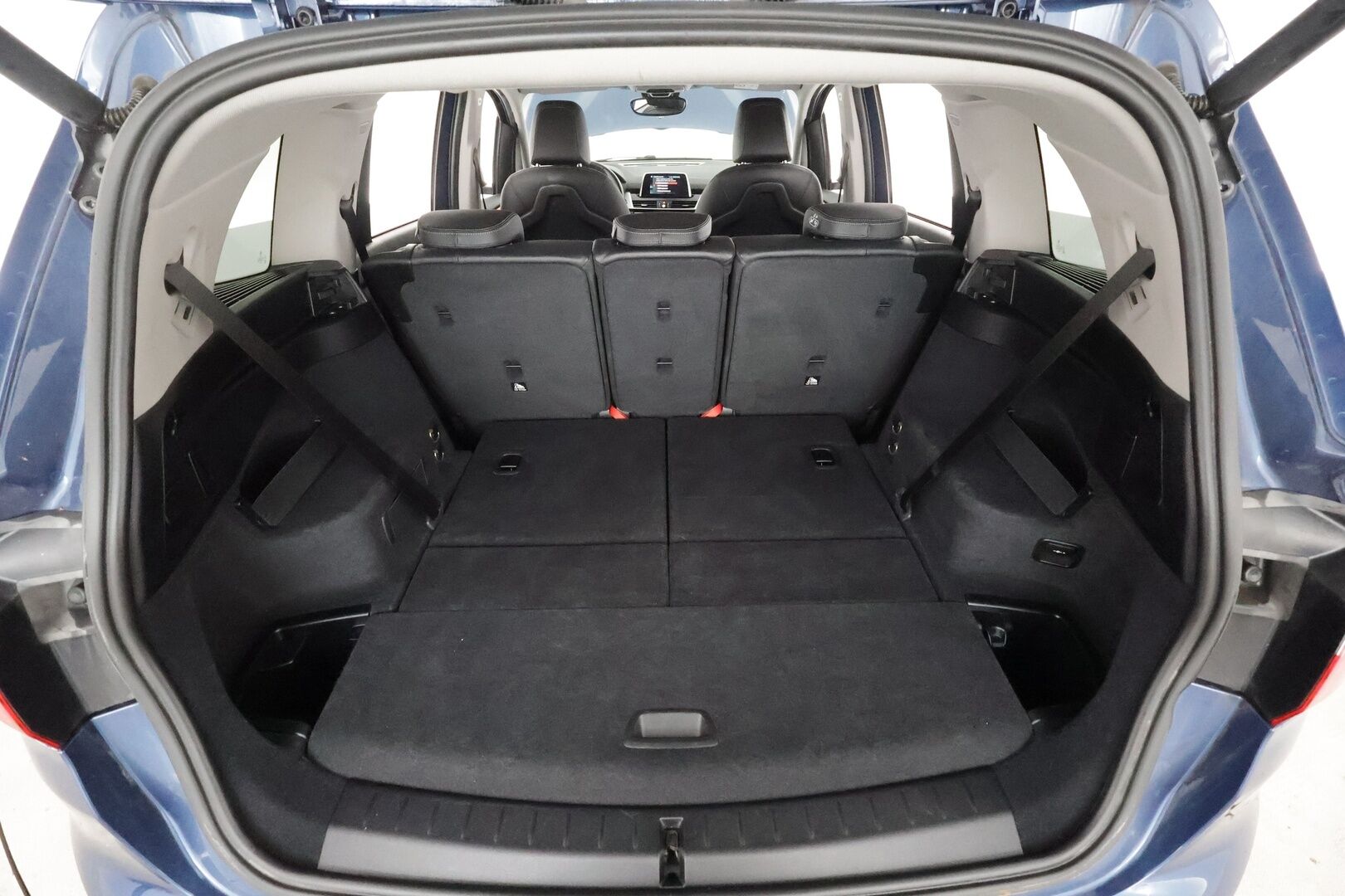 BMW 218 2022 F46 Gran Tourer 218d A Business Luxury 7-P * Vakkari / P.kamera / LED / Navi / Nahat / Koukku / Lohko+SIsä * - Comfort Access / Sähköluukku / 1.Om Suomi-auto / Kahdet renkaat aluvanteilla / Merkkihuollettu