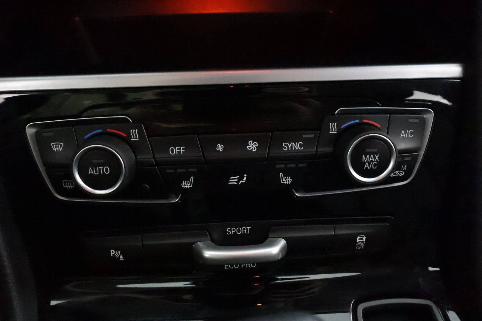 BMW 218 2022 F46 Gran Tourer 218d A Business Luxury 7-P * Koukku / P.kamera / LED / Navi / Nahat / Vakkari / Lohko+SIsä * - Comfort Access / Sähköluukku / 1.Om Suomi-auto / Kahdet renkaat aluvanteilla / Merkkihuollettu - HULLUT AVAJAISHULINAT KORKOTARJOUS 3,29 %