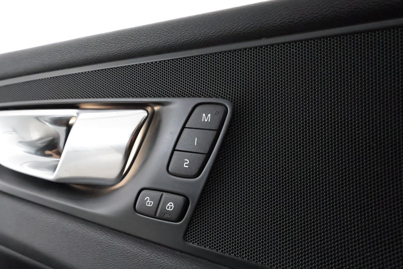 Volvo XC60 2019 T8 AWD Inscription aut **Panorama / Adapt.Vakkari / Full-LED / P.kamera / Sporttinahat Muistilla / Navi / Keyless** - 3,99 % KORKOTARJOUS TÄHÄN AUTOON - 2x Latauskaapelit / Kahdet Renkaat