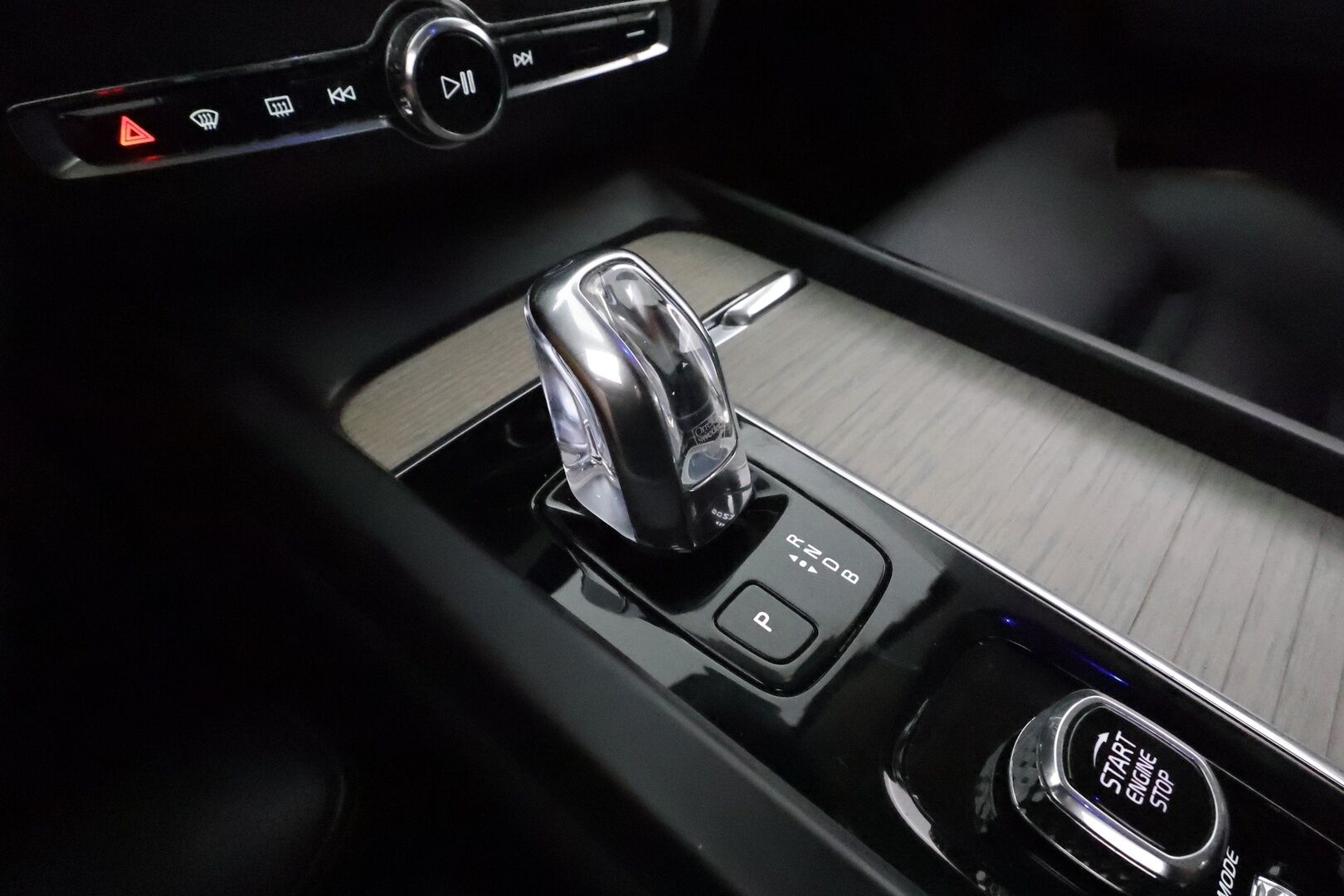 Volvo XC60 2019 T8 AWD Inscription aut **Panorama / Adapt.Vakkari / Full-LED / P.kamera / Sporttinahat Muistilla / Navi / Keyless** - 3,99 % KORKOTARJOUS TÄHÄN AUTOON - 2x Latauskaapelit / Kahdet Renkaat