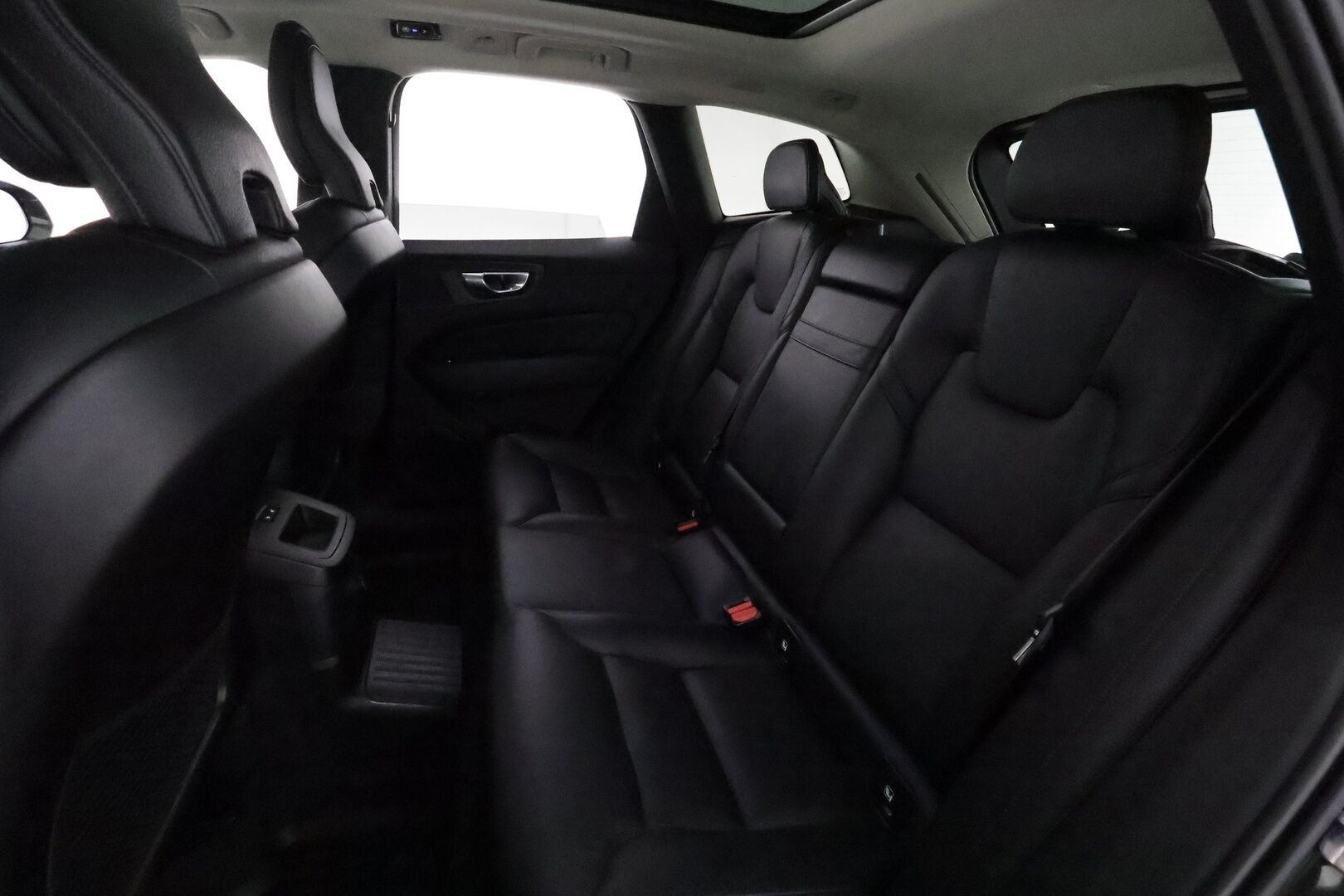 Volvo XC60 2019 T8 AWD Inscription aut **Panorama / Adapt.Vakkari / Full-LED / P.kamera / Sporttinahat Muistilla / Navi / Keyless** - 3,99 % KORKOTARJOUS TÄHÄN AUTOON - 2x Latauskaapelit / Kahdet Renkaat