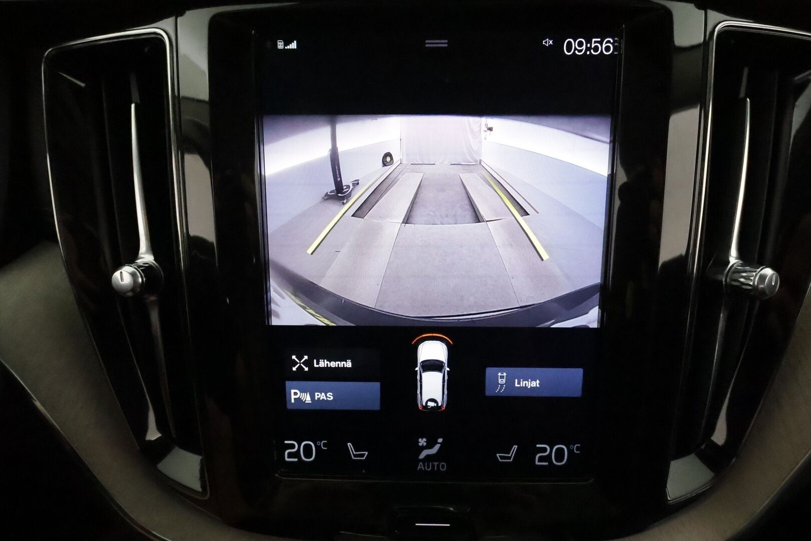 Volvo XC60 2019 T8 AWD Inscription aut **Panorama / Adapt.Vakkari / Full-LED / P.kamera / Sporttinahat Muistilla / Navi / Keyless** - 3,99 % KORKOTARJOUS TÄHÄN AUTOON - 2x Latauskaapelit / Kahdet Renkaat