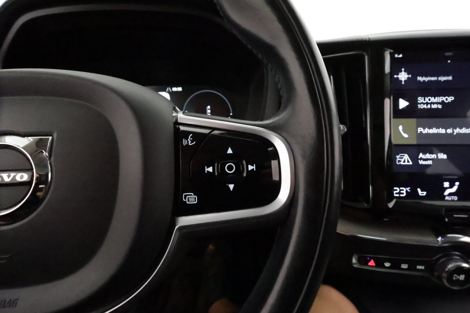 Volvo XC60 2019 T8 AWD Inscription aut **Panorama / Adapt.Vakkari / Full-LED / P.kamera / Sporttinahat Muistilla / Navi / Keyless** - 3,99 % KORKOTARJOUS TÄHÄN AUTOON - 2x Latauskaapelit / Kahdet Renkaat