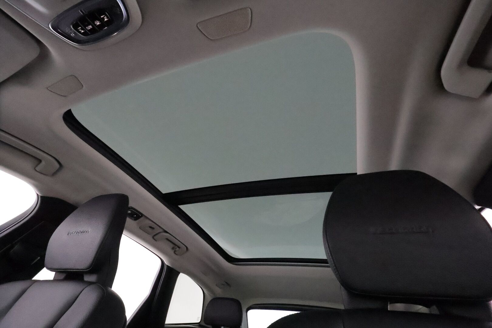 Volvo XC60 2019 T8 AWD Inscription aut **Panorama / Adapt.Vakkari / Full-LED / P.kamera / Sporttinahat Muistilla / Navi / Keyless** - 3,99 % KORKOTARJOUS TÄHÄN AUTOON - 2x Latauskaapelit / Kahdet Renkaat