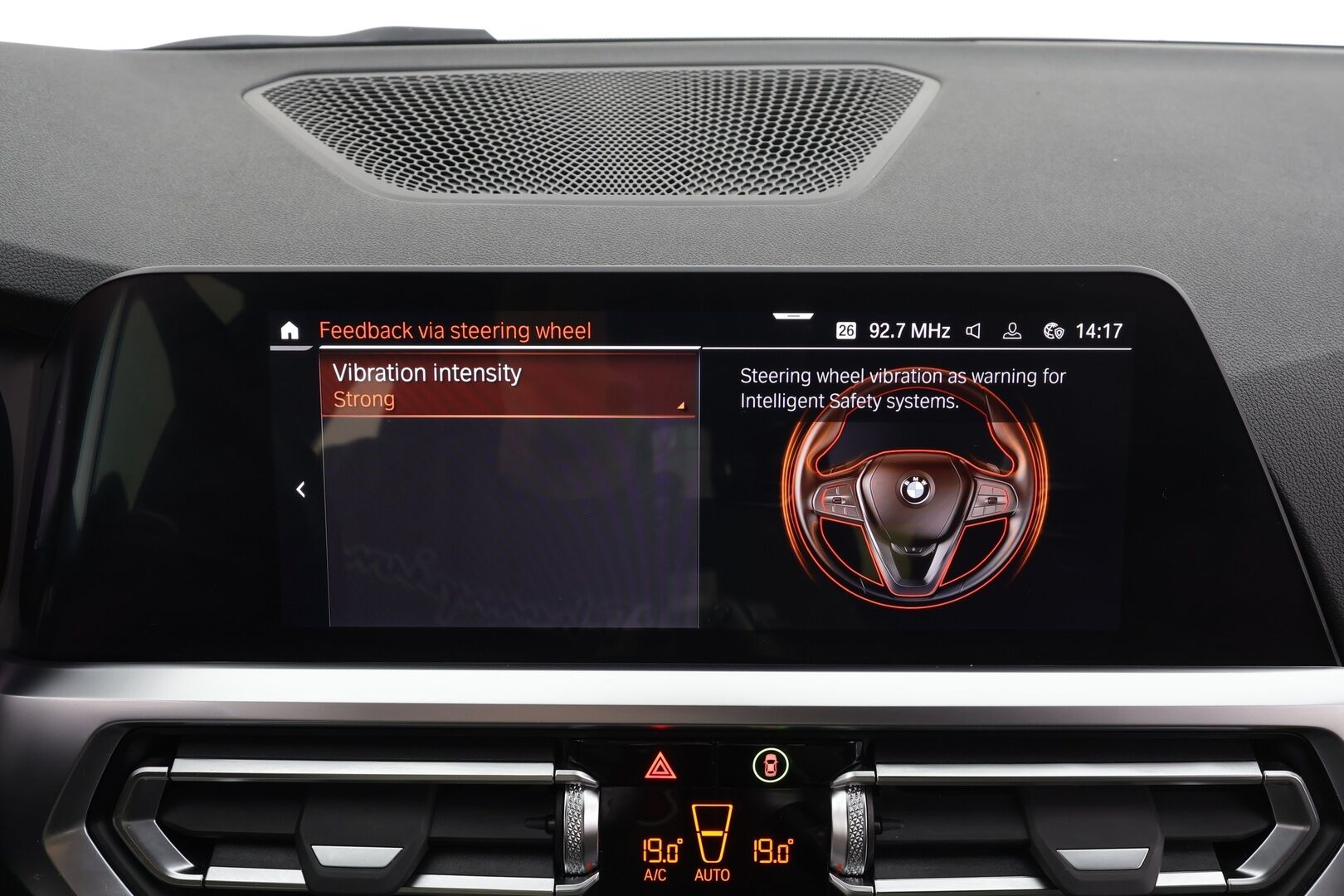 BMW 320 2022 G21 Touring 320d A xDrive Business M Sport MHEV * Webasto / Koukku / ACC / LED / Sportpenkit / P.kamera / Navi * - 1-om Suomi-auto / Kahdet renkaat / Merkkihuollettu! - Osta nyt, maksa vasta ensi vuonna