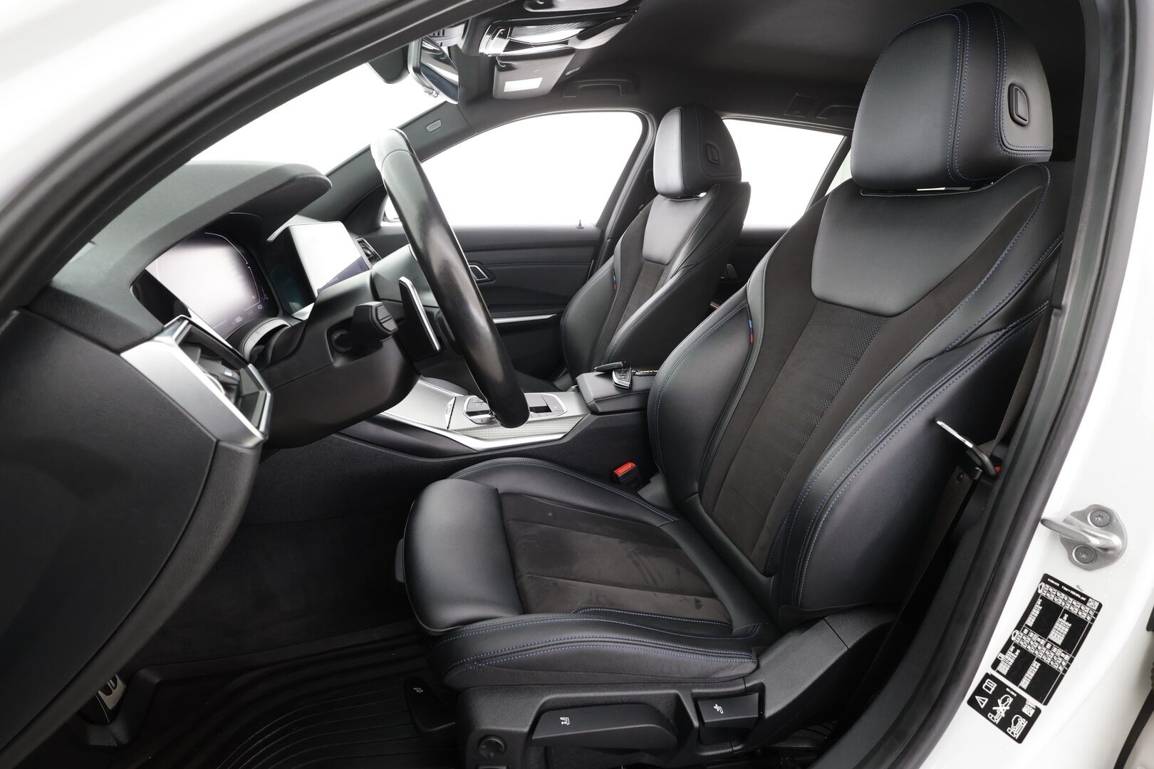 BMW 320 2022 G21 Touring 320d A xDrive Business M Sport MHEV * Webasto / Koukku / ACC / LED / Sportpenkit / P.kamera / Navi * - 1-om Suomi-auto / Kahdet renkaat / Merkkihuollettu! - Osta nyt, maksa vasta ensi vuonna