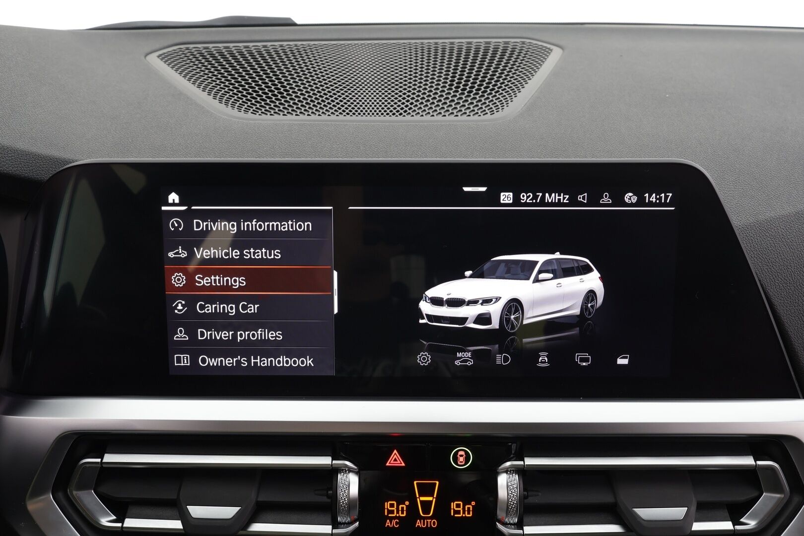 BMW 320 2022 G21 Touring 320d A xDrive Business M Sport MHEV * Webasto / Koukku / ACC / LED / Sportpenkit / P.kamera / Navi * - 1-om Suomi-auto / Kahdet renkaat / Merkkihuollettu! - Osta nyt, maksa vasta ensi vuonna