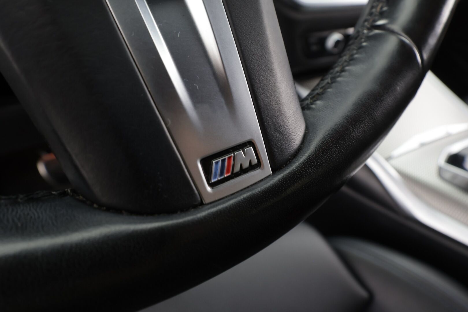 BMW 320 2022 G21 Touring 320d A xDrive Business M Sport MHEV * Webasto / Koukku / ACC / LED / Sportpenkit / P.kamera / Navi * - 1-om Suomi-auto / Kahdet renkaat / Merkkihuollettu! - Osta nyt, maksa vasta ensi vuonna