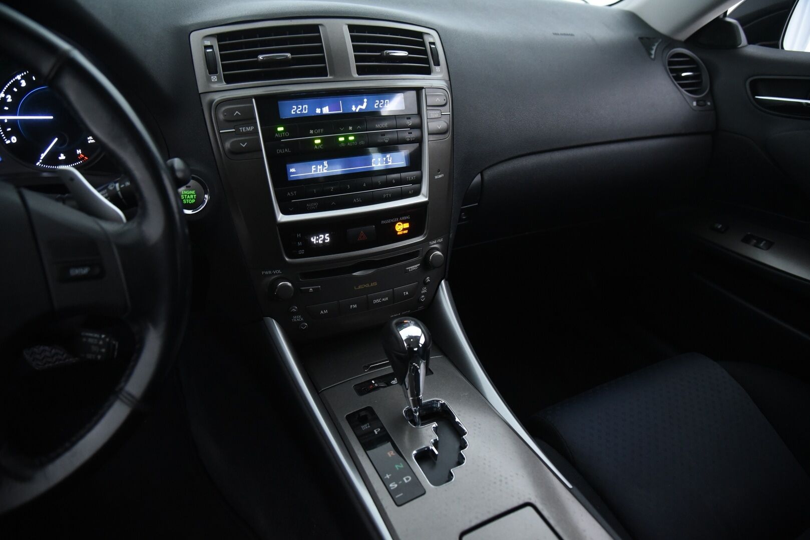 Lexus IS 2007 250 ** Vakionopeudensäädin / P-tutkat / Xenon / Keyless / 2x Erikoisvanteet / Huoltokirja / Juuri katsastettu! ** - | Vakionopeudensäädin | KeyLess Go | Huoltokirja | Peruutustutkat | Kahdet renkaat vanteineen | Isofix | Xenon |
