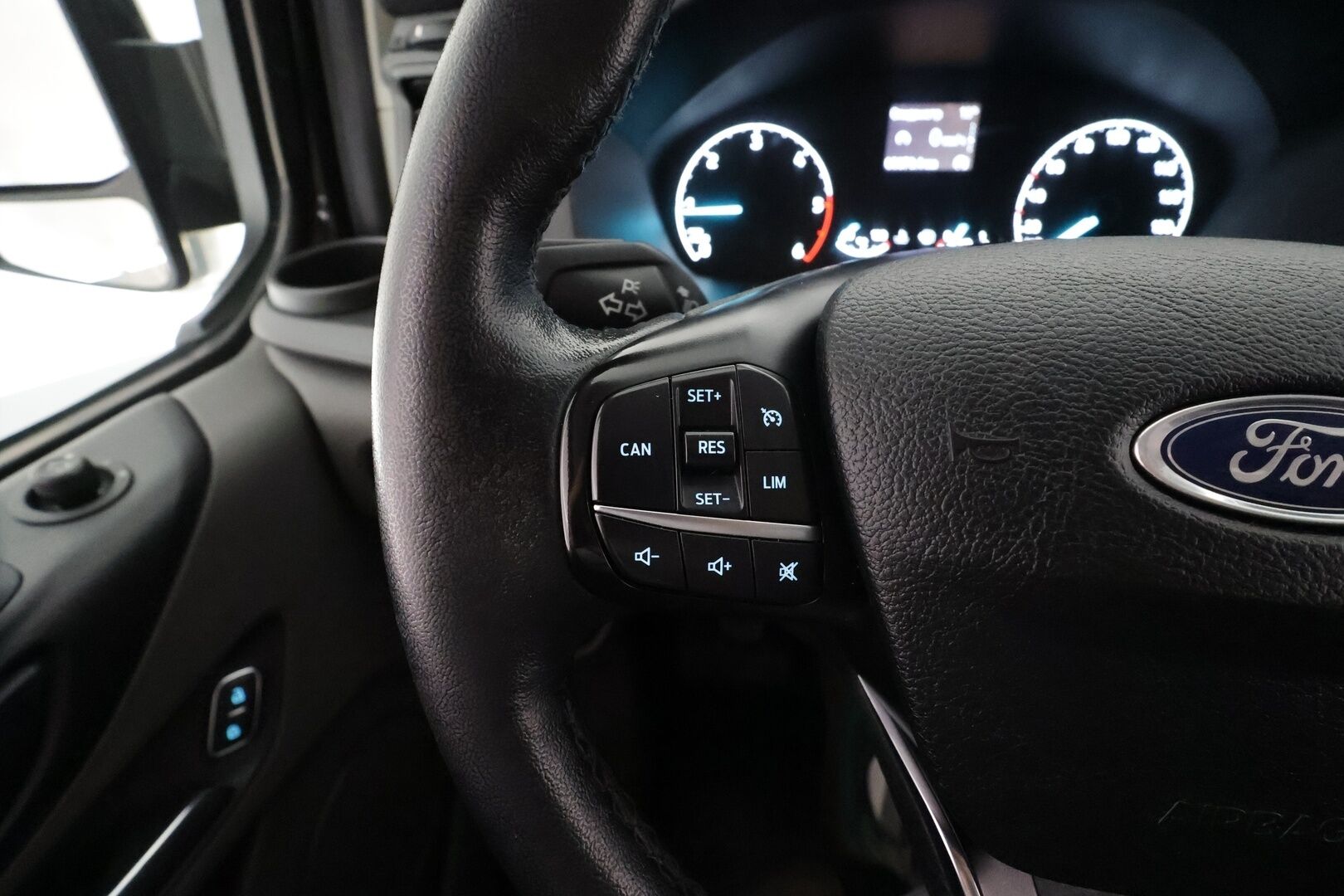 Ford Transit Custom 2022 320 2,0TDCi 130 hv M6 Etuveto Trend Van N1 L2H1 * ALV / Webasto / P.tutkat / Vakkari / Bluetooth / Tuulilasin lämmitys * - Suomi-auto / Kahdet renkaat