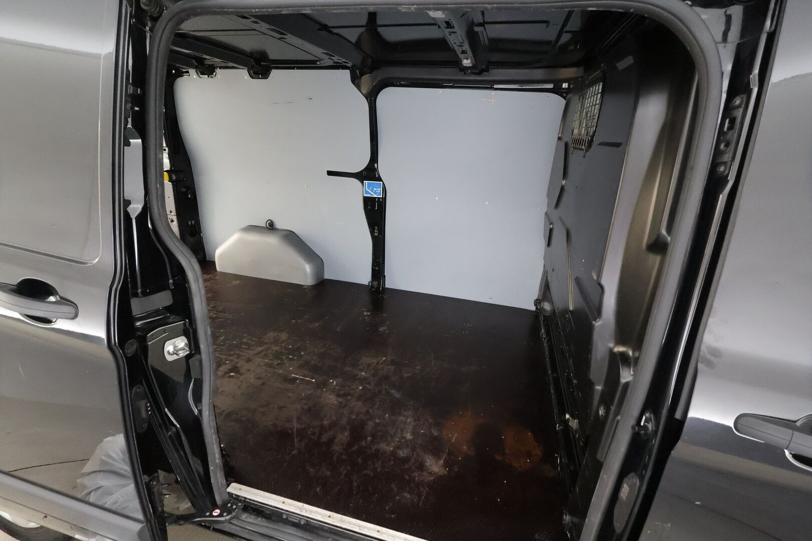 Ford Transit Custom 2022 320 2,0TDCi 130 hv M6 Etuveto Trend Van N1 L2H1 * ALV / Webasto / P.tutkat / Vakkari / Bluetooth / Tuulilasin lämmitys * - Suomi-auto / Kahdet renkaat