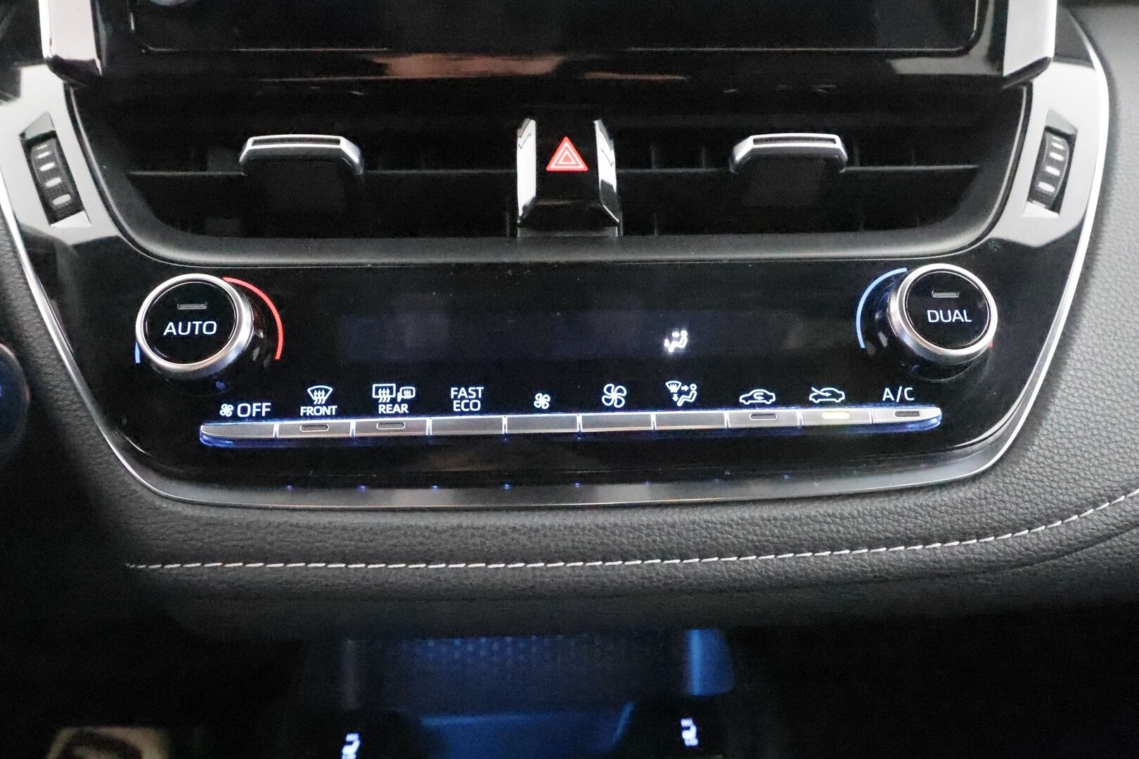 Toyota Corolla 2022 1.8 Hybrid Active Hatchback - ACC | Navi | P.kamera | Keyless | LED | LTA | PCS | RSA | Lämm. ratti | Apple & Android | Aut. pitkät | Merkkihuollettu | 2x renkaat aluin | - KORKO VAIN 3,99 %