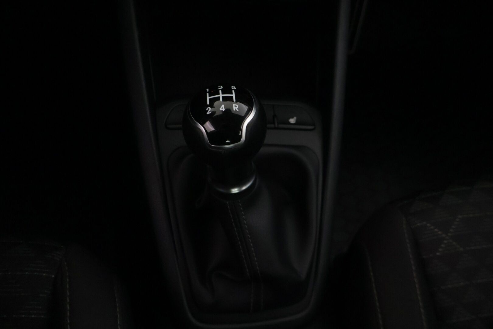 Kia Rio 2022 1,2 LX - Suomi-auto | Lohko+sisäpistoke | BT-audio | Vakionopeudensäädin | Musta metalliväri!