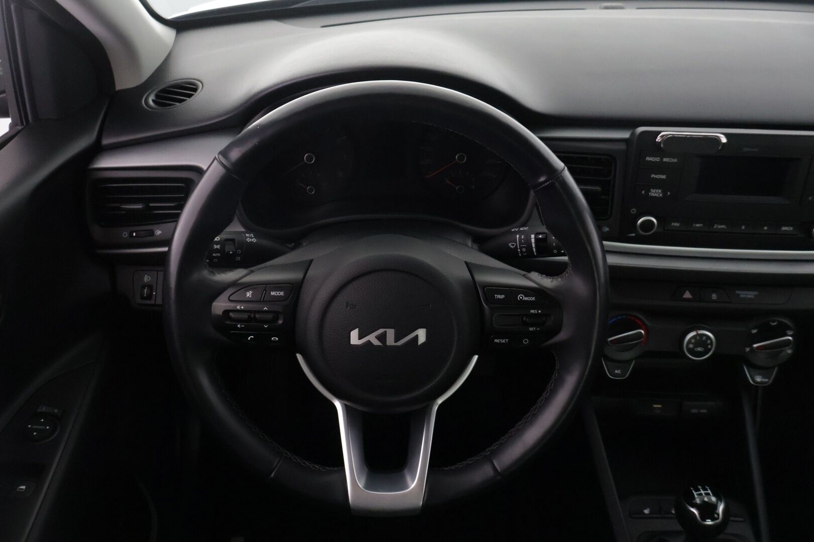 Kia Rio 2022 1,2 LX - Suomi-auto | Lohko+sisäpistoke | BT-audio | Vakionopeudensäädin | Musta metalliväri!