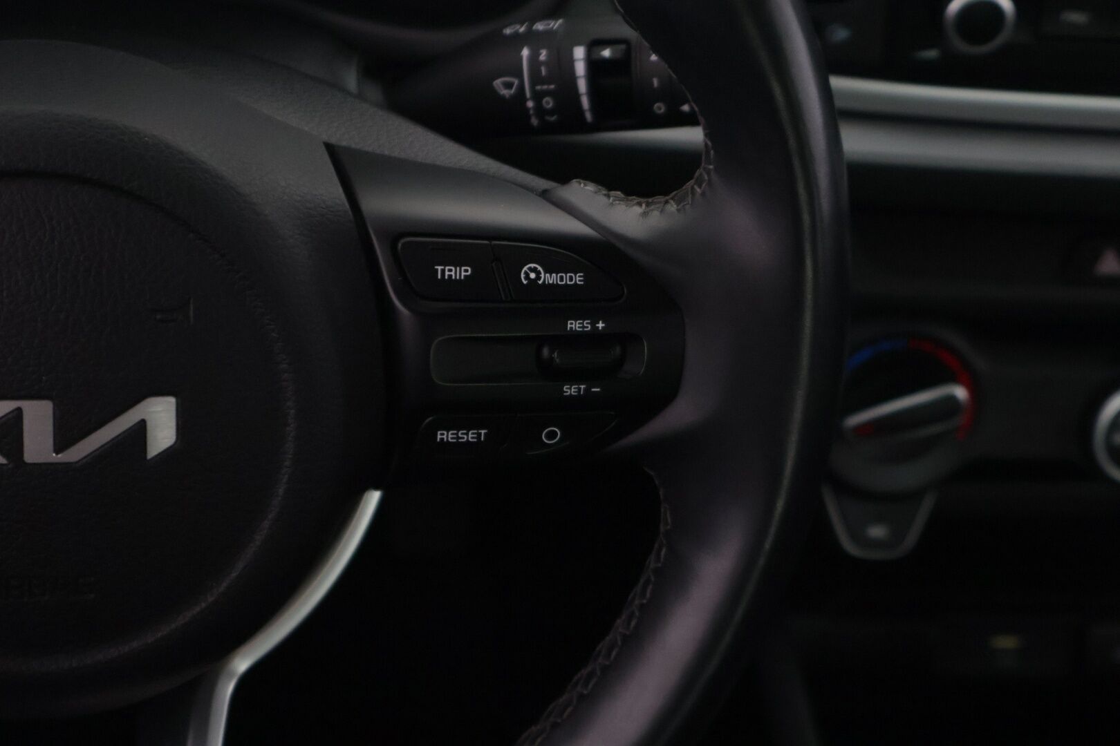 Kia Rio 2022 1,2 LX - Suomi-auto | Lohko+sisäpistoke | BT-audio | Vakionopeudensäädin | Musta metalliväri!