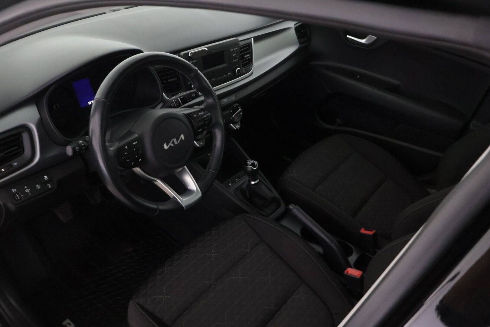 Kia Rio 2022 1,2 LX - Suomi-auto | Lohko+sisäpistoke | BT-audio | Vakionopeudensäädin | Musta metalliväri!