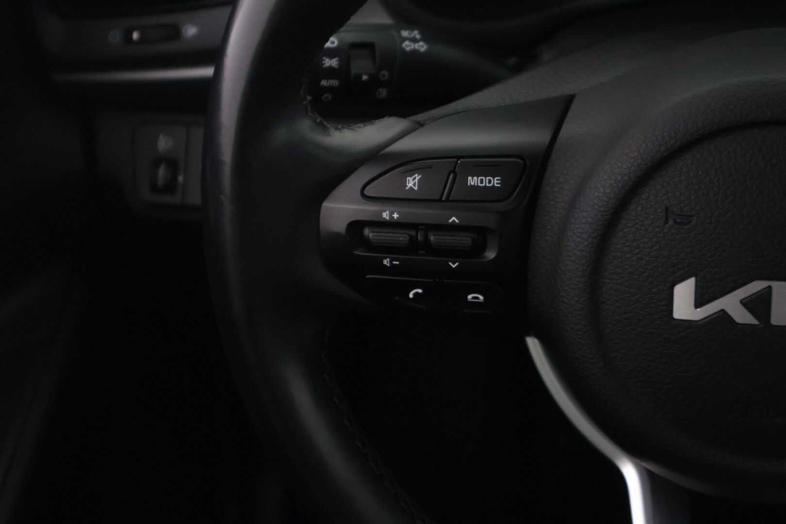 Kia Rio 2022 1,2 LX - Suomi-auto | Lohko+sisäpistoke | BT-audio | Vakionopeudensäädin | Musta metalliväri!