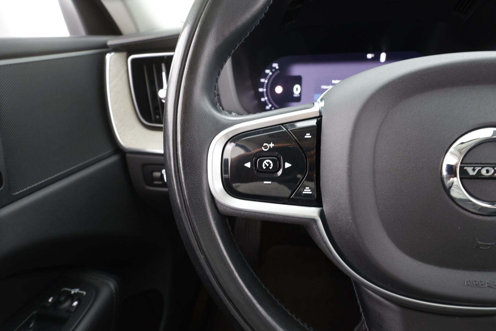 Volvo XC60 2022 T6 AWD Long Range Inscription Edition aut - | Pilot assist | Webasto | Koukku | Full-LED | Muistipenkki | Panorama | Sporttinahat | Keyless | Apple&Android | 1.Om Suomi-auto | Merkkihuollettu | Kahdet Renkaat |