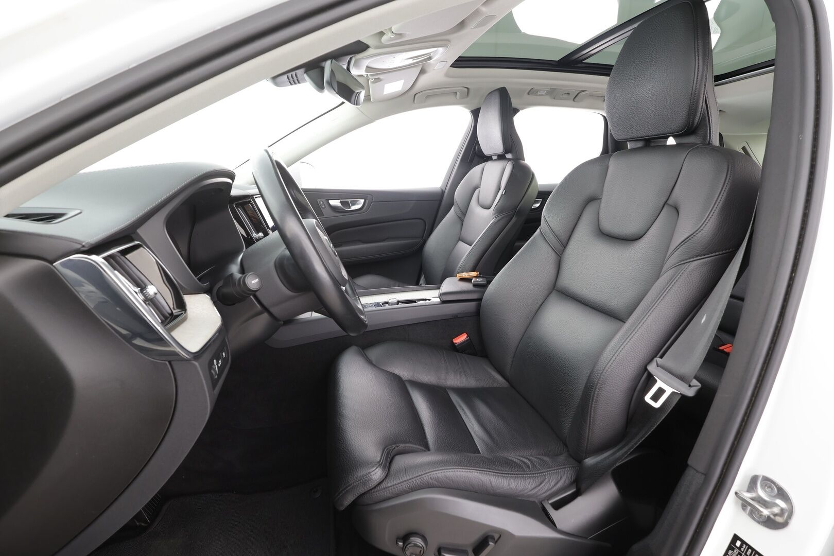 Volvo XC60 2022 T6 AWD Long Range Inscription Edition aut - | Pilot assist | Webasto | Koukku | Full-LED | Muistipenkki | Panorama | Sporttinahat | Keyless | Apple&Android | 1.Om Suomi-auto | Merkkihuollettu | Kahdet Renkaat |