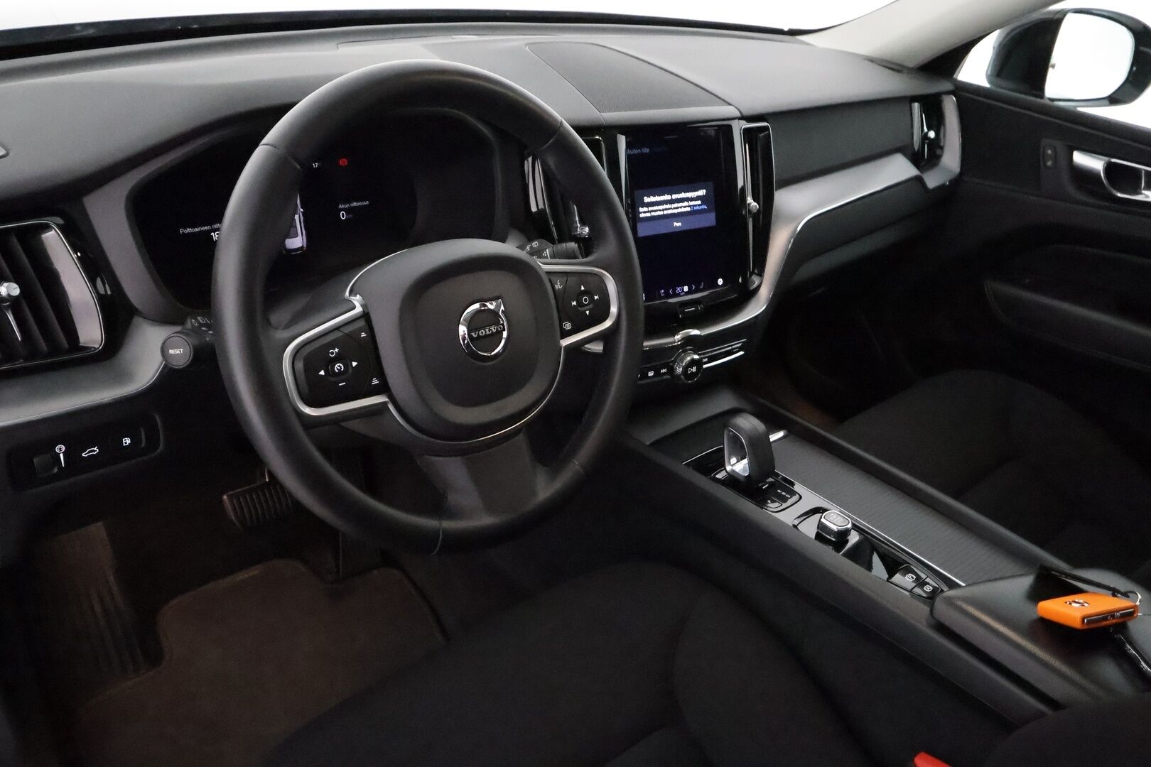 Volvo XC60 2022 T6 AWD Long Range Inscription Expression *Panorama / ACC / Lisälämmitin / Koukku / Kamera / Keyless* - 3,99 % KORKOTARJOUS TÄHÄN AUTOON - 1-om. Suomi-auto / Akku kuntotarkistettu / Merkkihuollettu / Kahdet alumiinivanteet