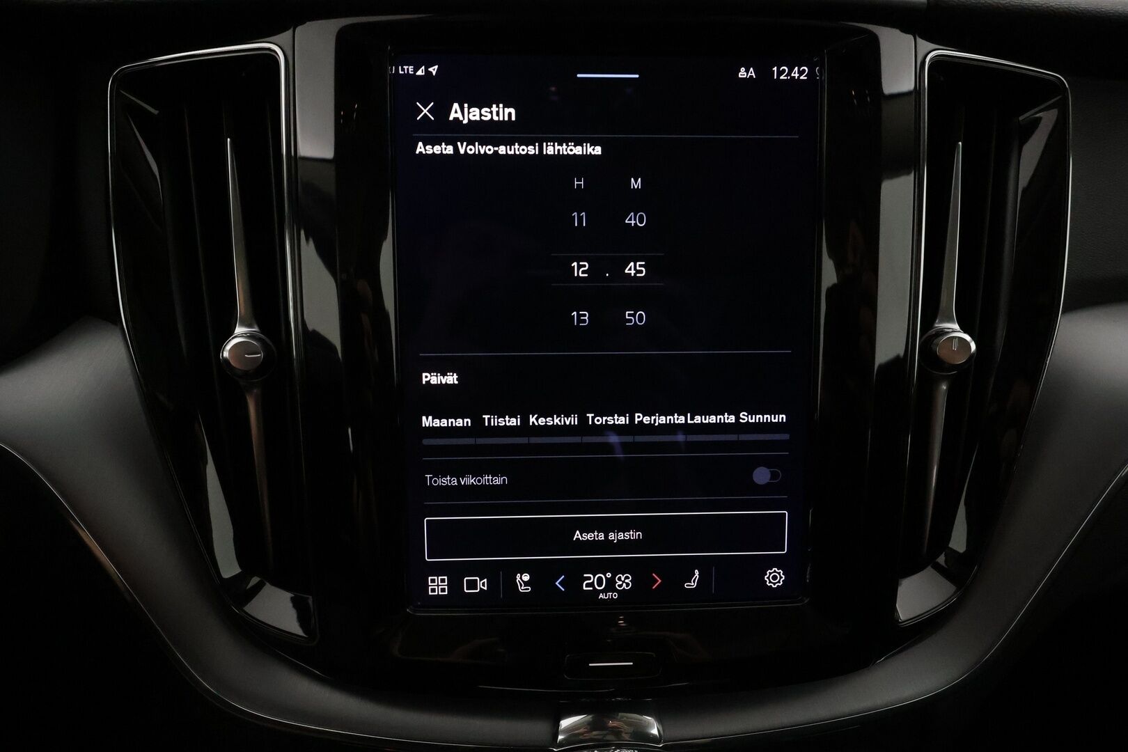 Volvo XC60 2022 T6 AWD Long Range Inscription Expression *Panorama / ACC / Lisälämmitin / Koukku / Kamera / Keyless* - 3,99 % KORKOTARJOUS TÄHÄN AUTOON - 1-om. Suomi-auto / Akku kuntotarkistettu / Merkkihuollettu / Kahdet alumiinivanteet