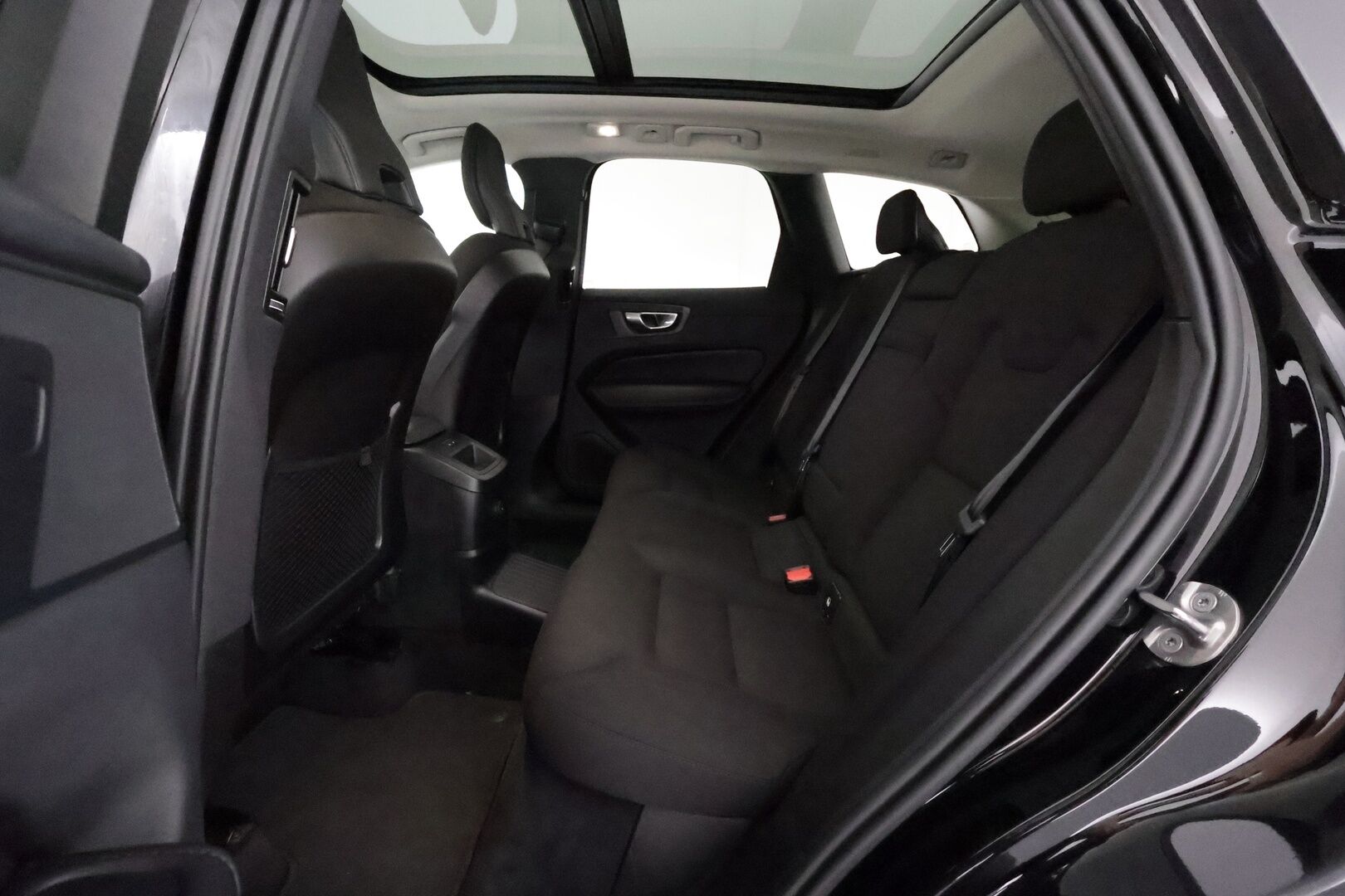 Volvo XC60 2022 T6 AWD Long Range Inscription Expression *Panorama / ACC / Lisälämmitin / Koukku / Kamera / Keyless* - 3,99 % KORKOTARJOUS TÄHÄN AUTOON - 1-om. Suomi-auto / Akku kuntotarkistettu / Merkkihuollettu / Kahdet alumiinivanteet