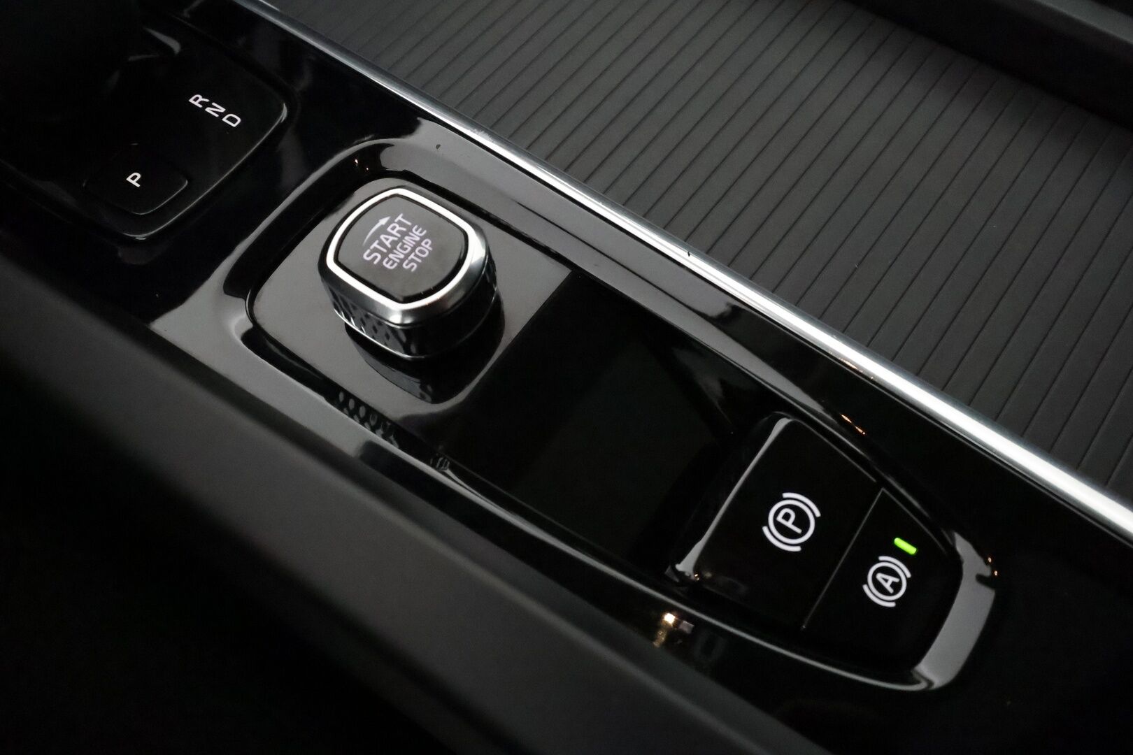 Volvo XC60 2022 T6 AWD Long Range Inscription Expression *Panorama / ACC / Lisälämmitin / Koukku / Kamera / Keyless* - 3,99 % KORKOTARJOUS TÄHÄN AUTOON - 1-om. Suomi-auto / Akku kuntotarkistettu / Merkkihuollettu / Kahdet alumiinivanteet