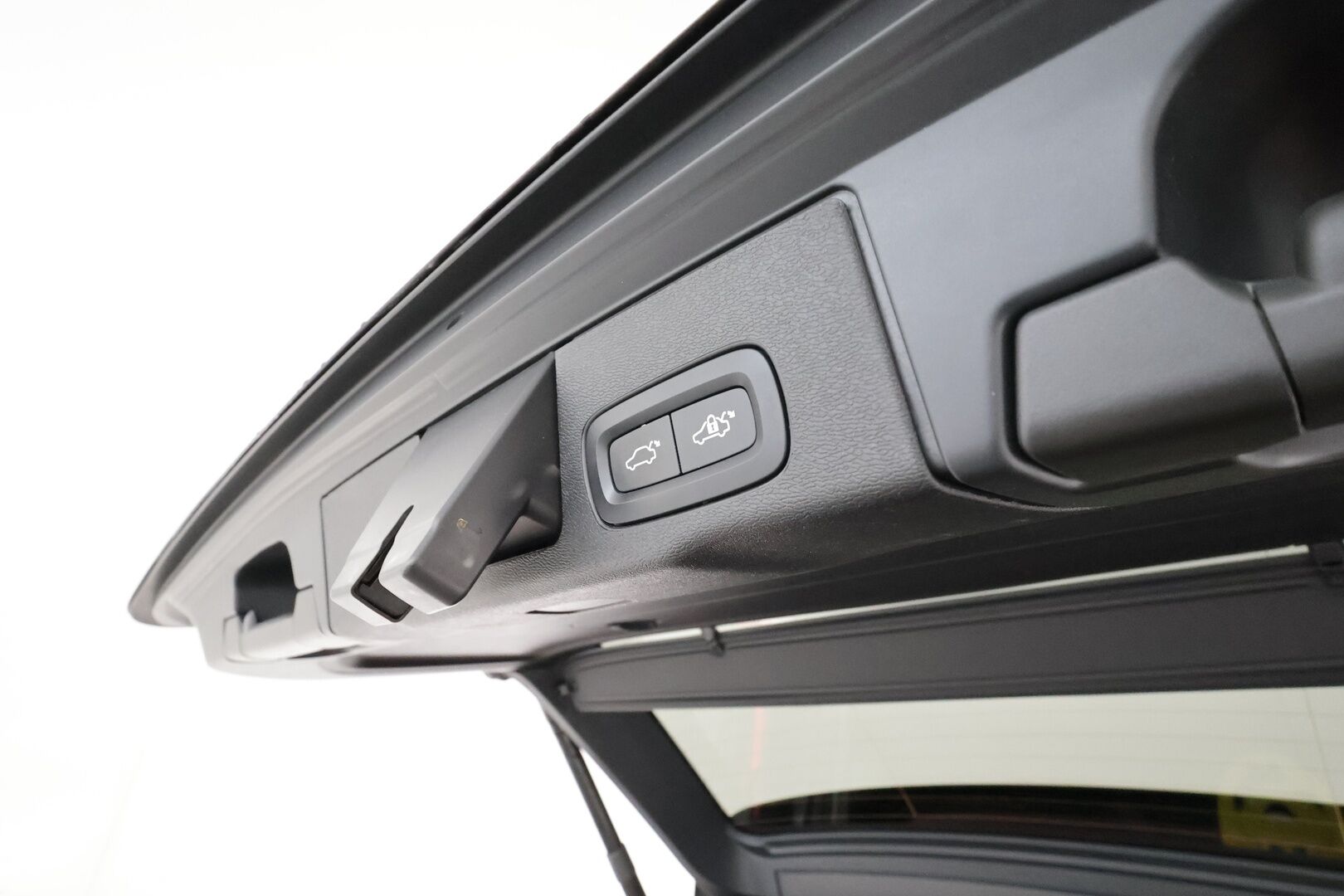 Volvo XC60 2022 T6 AWD Long Range Inscription Expression *Panorama / ACC / Lisälämmitin / Koukku / Kamera / Keyless* - 3,99 % KORKOTARJOUS TÄHÄN AUTOON - 1-om. Suomi-auto / Akku kuntotarkistettu / Merkkihuollettu / Kahdet alumiinivanteet