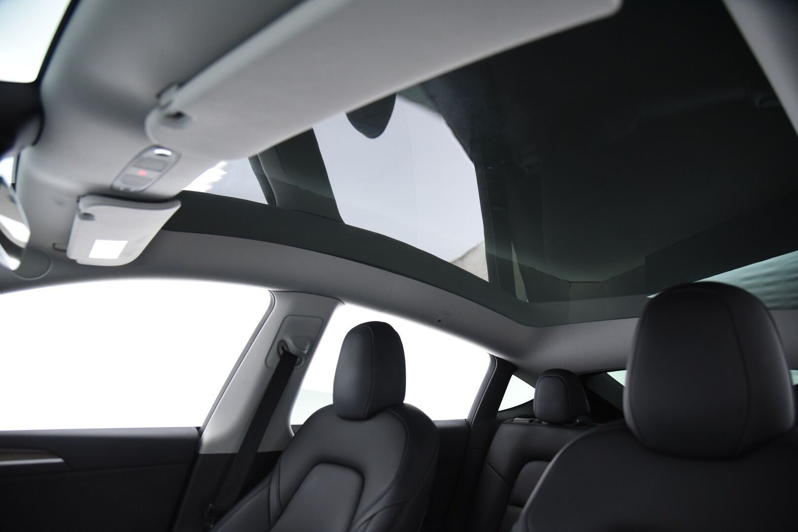 Tesla Model Y 2021 Long Range / EAP / Premium Audio / Adapt. vak / Matrix-LED / Lasikatto / Nahkasisuta - Lämpöpumppu vaihdettu! / P-Kamera / Parannettu Autopilootti