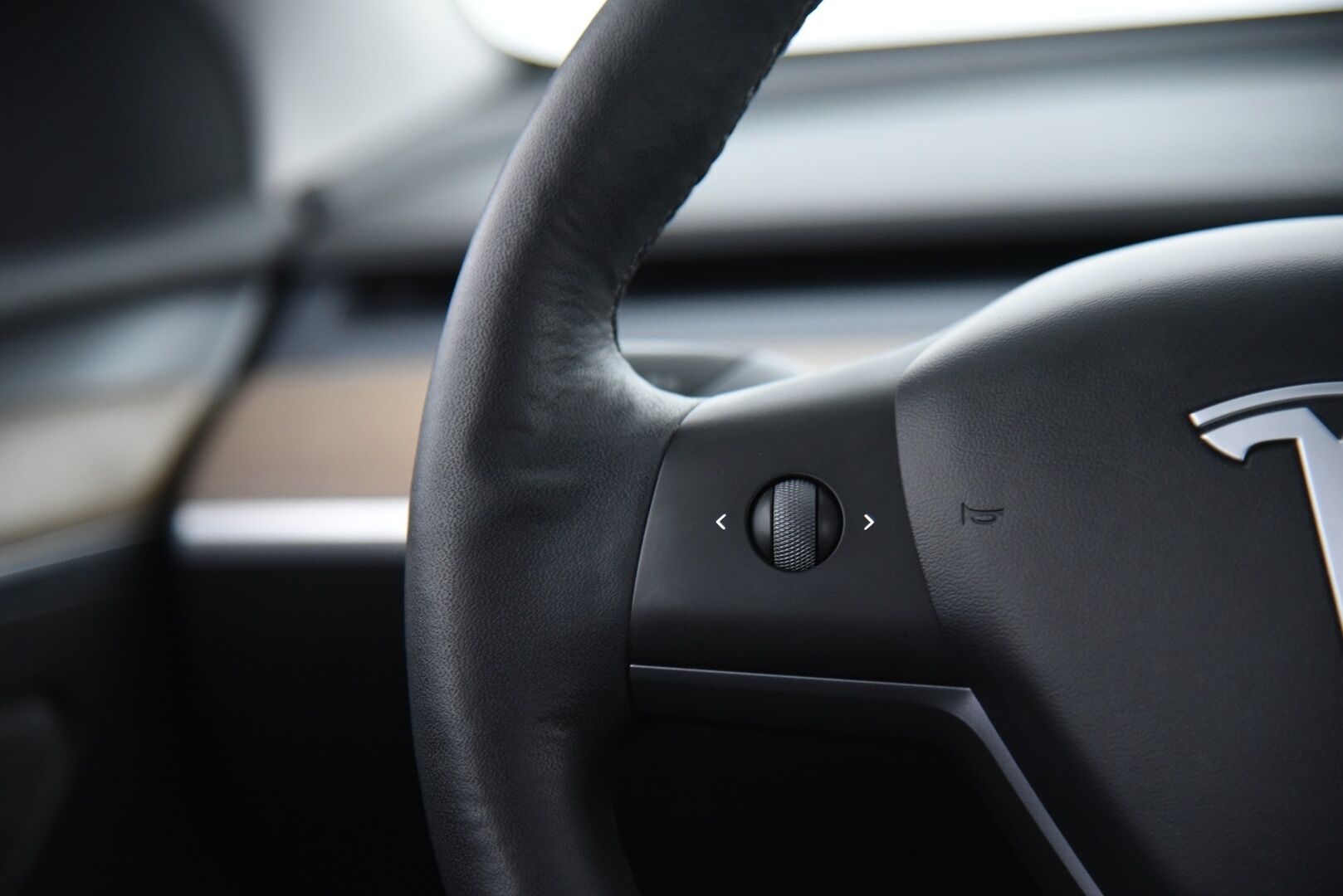 Tesla Model Y 2021 Long Range / EAP / Premium Audio / Adapt. vak / Matrix-LED / Lasikatto / Nahkasisuta - Lämpöpumppu vaihdettu! / P-Kamera / Parannettu Autopilootti