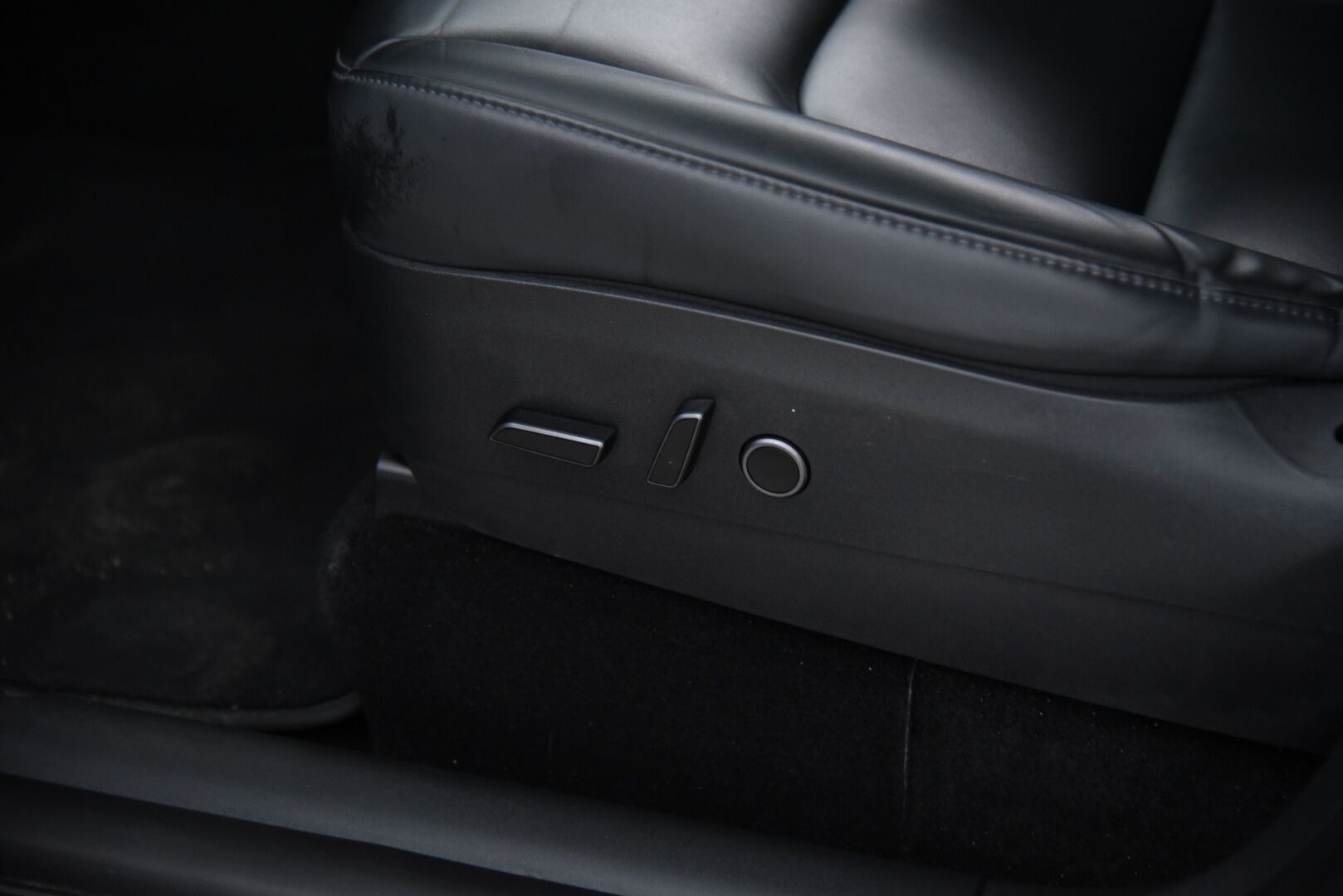 Tesla Model Y 2021 Long Range * EAP / Premium Audio / Adapt. vak / Matrix-LED / Lasikatto / Nahkasisusta * - Lämpöpumppu vaihdettu! / P-Kamera / Parannettu Autopilootti - HULLUT AVAJAISHULINAT KORKOTARJOUS 3,29 %