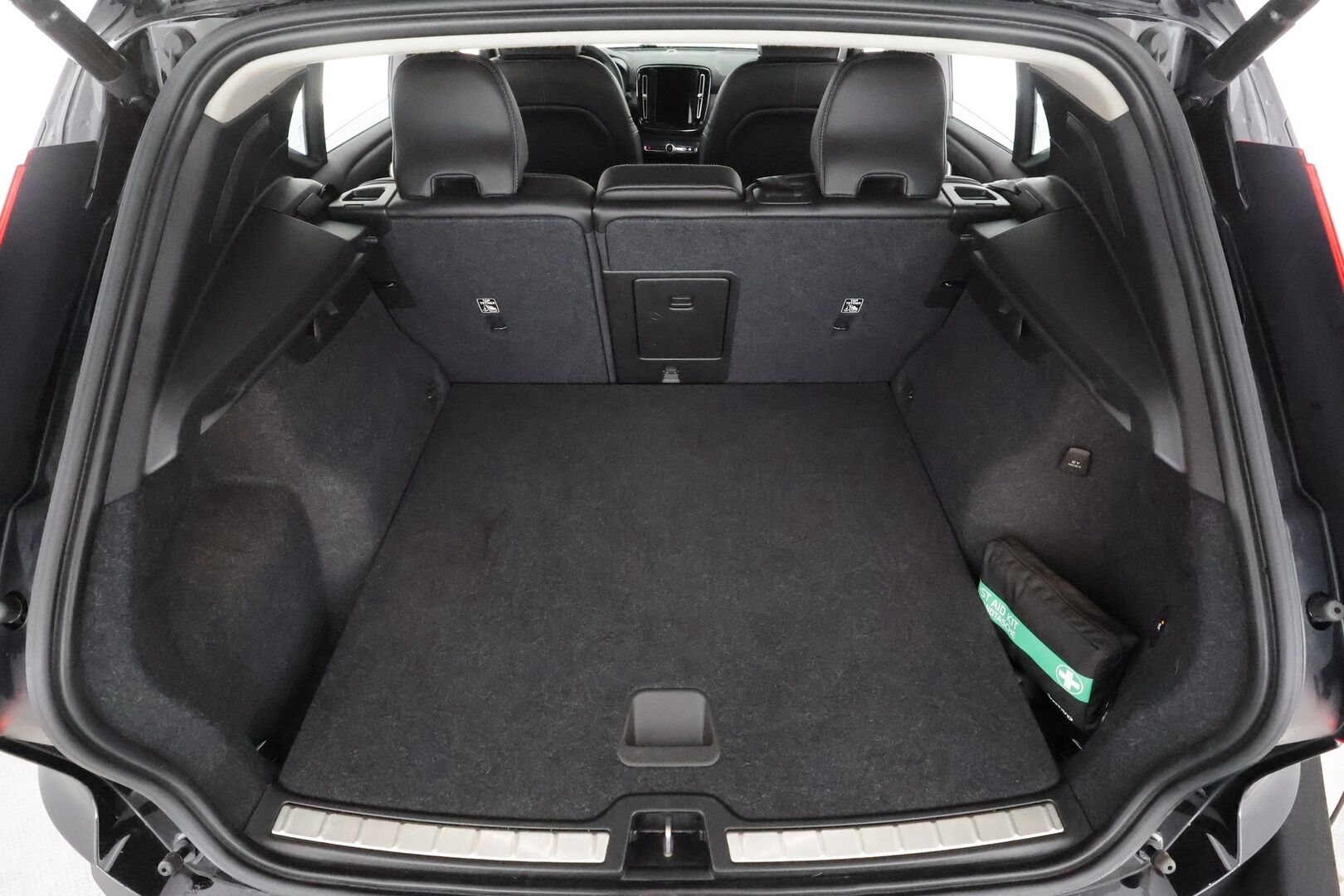 Volvo XC40 2022 T4 TwE Business Inscription Edition aut - | Webasto | Koukku | ACC | LED | P.Kamera | Sporttinahat | Kaistavahti | Keyless | Merkkihuollot | Kahdet renkaat | 1-om Suomi-auto | 