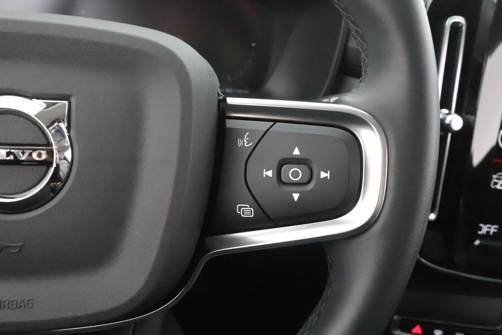 Volvo XC40 2022 T4 TwE Business Inscription Edition aut - | Webasto | Koukku | ACC | LED | P.Kamera | Sporttinahat | Kaistavahti | Keyless | Merkkihuollot | Kahdet renkaat | 1-om Suomi-auto | 