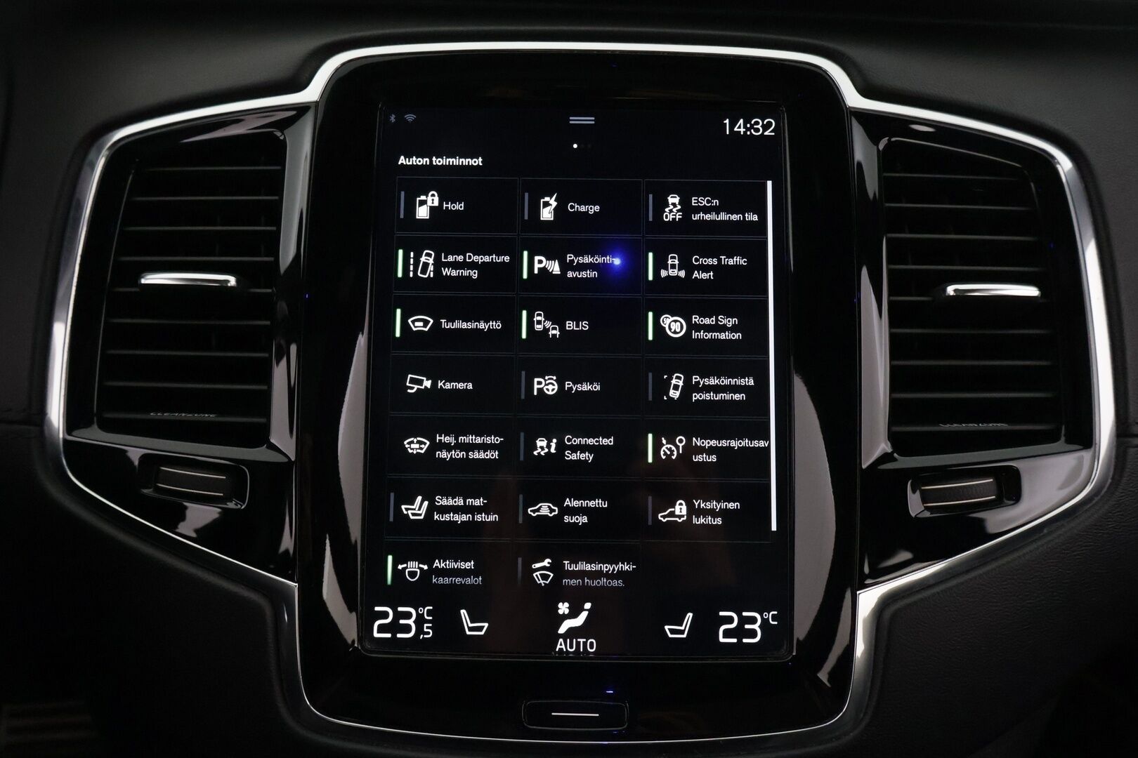 Volvo XC90 2016 T8 Twin Engine AWD R-Design aut *Bowers&Wilkins / HUD / 360° / Muistinahat / Panorama / Webasto / Koukku / 7-Paikkainen* - 7-paikkainen / Kattavasti huollettu / Kahdet aluvanteet / Kaikki herkut!