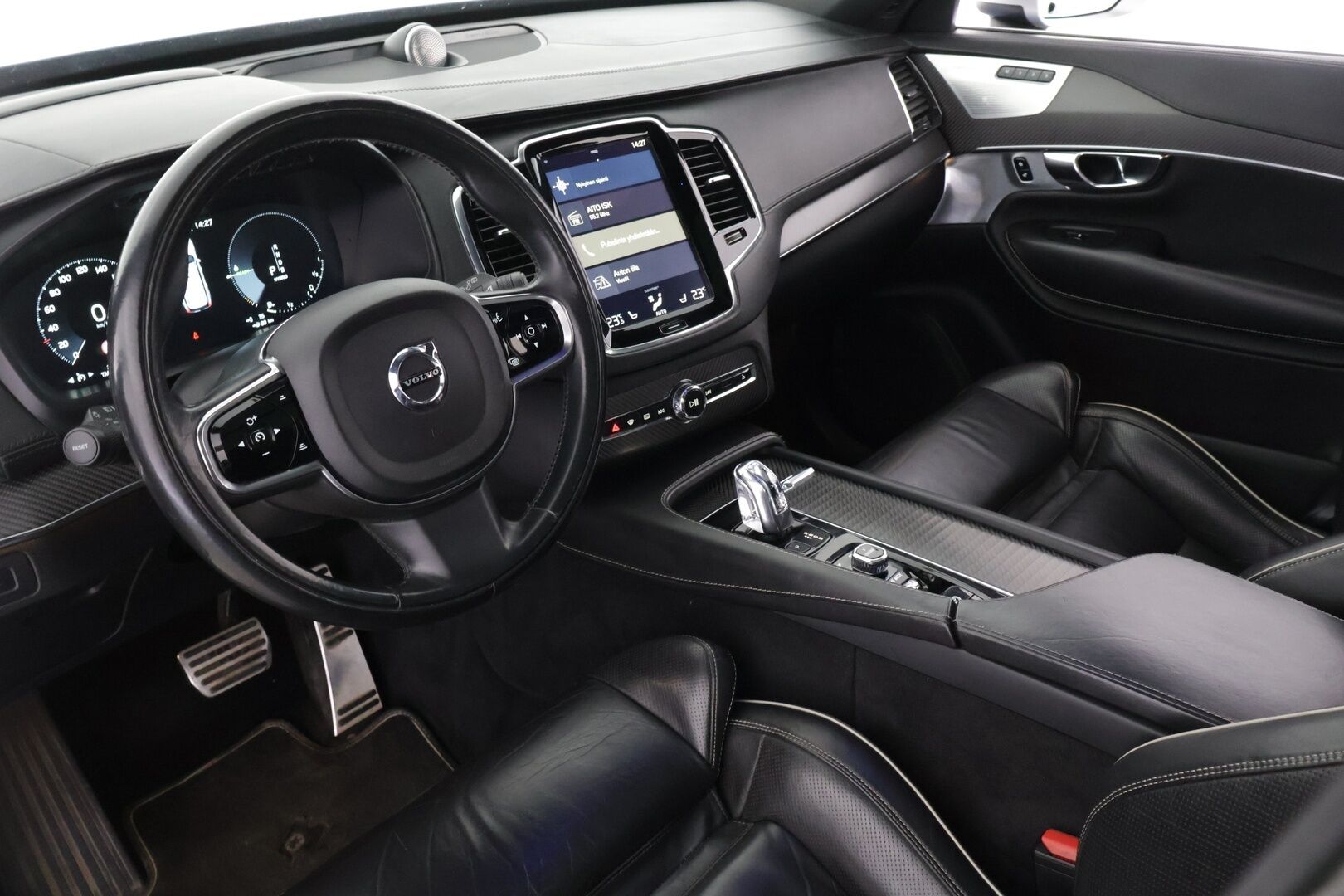 Volvo XC90 2016 T8 Twin Engine AWD R-Design aut *Bowers&Wilkins / HUD / 360° / Muistinahat / Panorama / Webasto / Koukku / 7-Paikkainen* - 7-paikkainen / Kattavasti huollettu / Kahdet aluvanteet / Kaikki herkut!