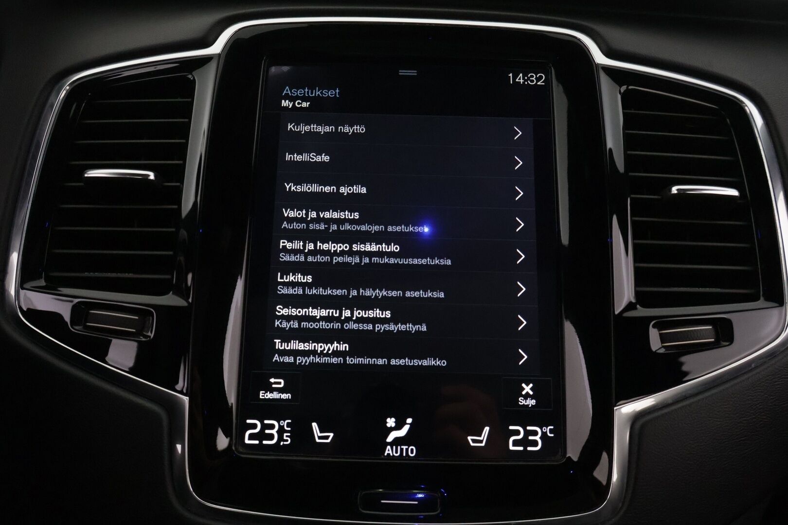 Volvo XC90 2016 T8 Twin Engine AWD R-Design aut *Bowers&Wilkins / HUD / 360° / Muistinahat / Panorama / Webasto / Koukku / 7-Paikkainen* - 7-paikkainen / Kattavasti huollettu / Kahdet aluvanteet / Kaikki herkut!