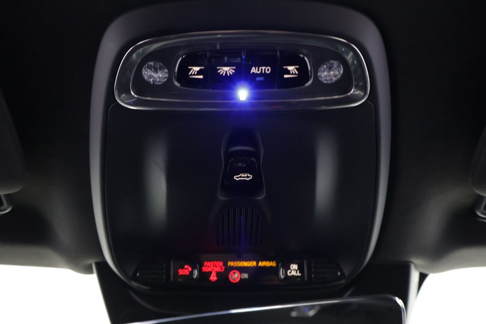 Volvo XC90 2016 T8 Twin Engine AWD R-Design aut *Bowers&Wilkins / HUD / 360° / Muistinahat / Panorama / Webasto / Koukku / 7-Paikkainen* - 7-paikkainen / Kattavasti huollettu / Kahdet aluvanteet / Kaikki herkut!
