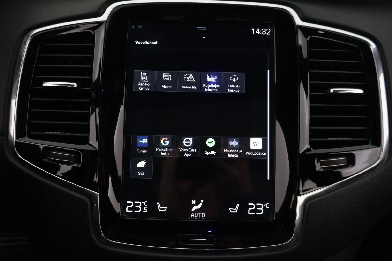 Volvo XC90 2016 T8 Twin Engine AWD R-Design aut *Bowers&Wilkins / HUD / 360° / Muistinahat / Panorama / Webasto / Koukku / 7-Paikkainen* - 7-paikkainen / Kattavasti huollettu / Kahdet aluvanteet / Kaikki herkut!
