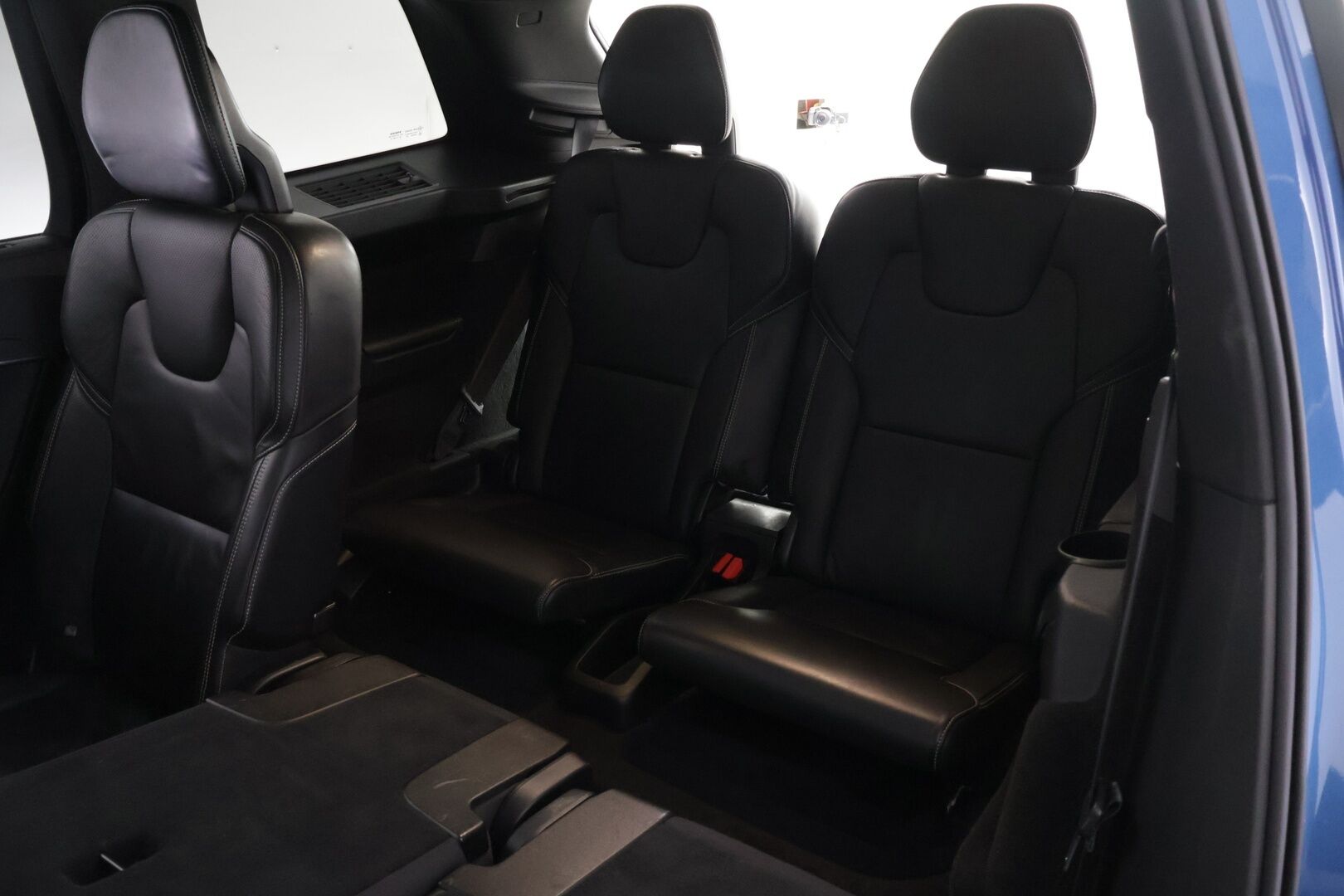 Volvo XC90 2016 T8 Twin Engine AWD R-Design aut *Bowers&Wilkins / HUD / 360° / Muistinahat / Panorama / Webasto / Koukku / 7-Paikkainen* - 7-paikkainen / Kattavasti huollettu / Kahdet aluvanteet / Kaikki herkut!