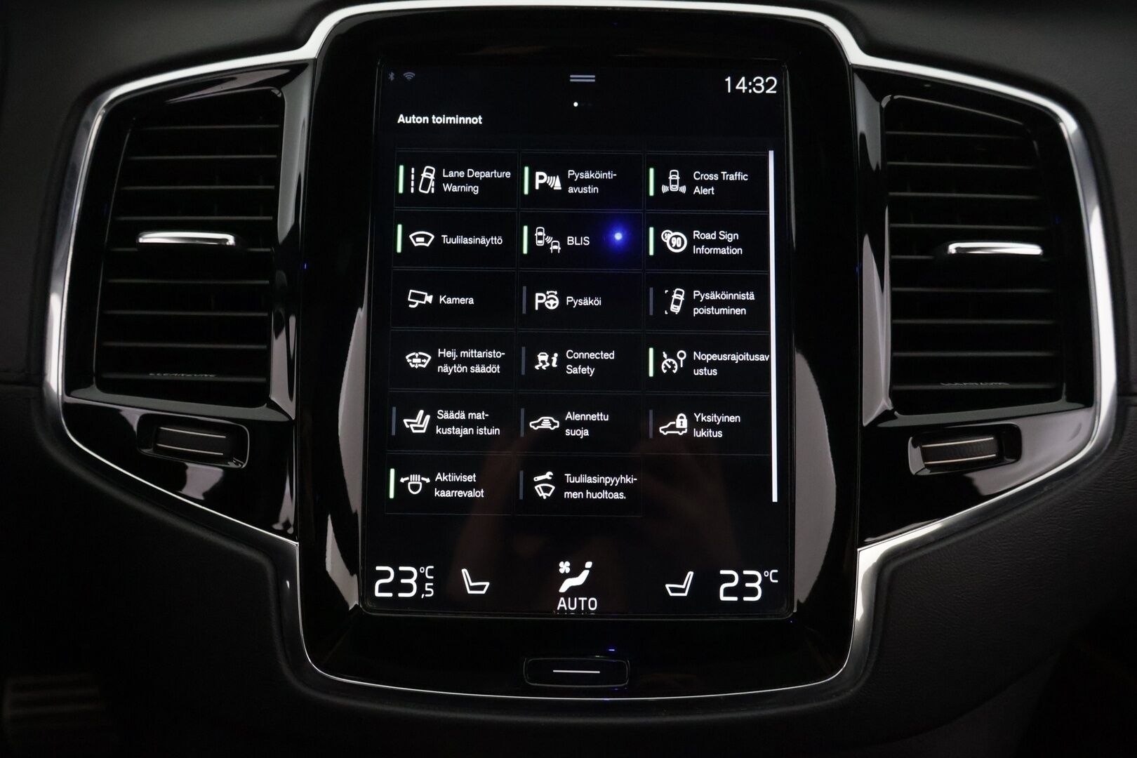 Volvo XC90 2016 T8 Twin Engine AWD R-Design aut *Bowers&Wilkins / HUD / 360° / Muistinahat / Panorama / Webasto / Koukku / 7-Paikkainen* - 7-paikkainen / Kattavasti huollettu / Kahdet aluvanteet / Kaikki herkut!