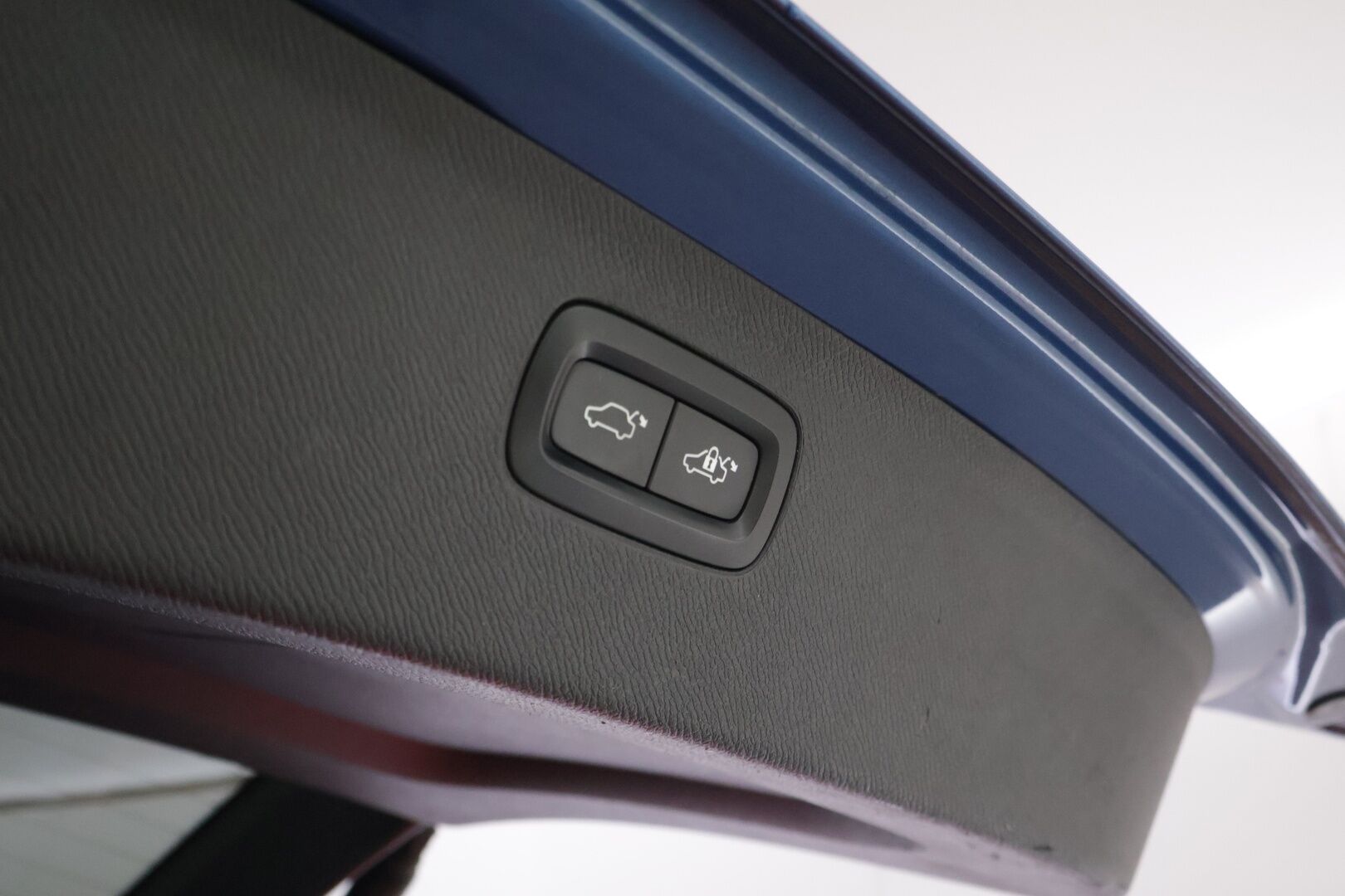 Volvo XC90 2016 T8 Twin Engine AWD R-Design aut *Bowers&Wilkins / HUD / 360° / Muistinahat / Panorama / Webasto / Koukku / 7-Paikkainen* - 7-paikkainen / Kattavasti huollettu / Kahdet aluvanteet / Kaikki herkut! - Osta nyt, maksa vasta ensi vuonna