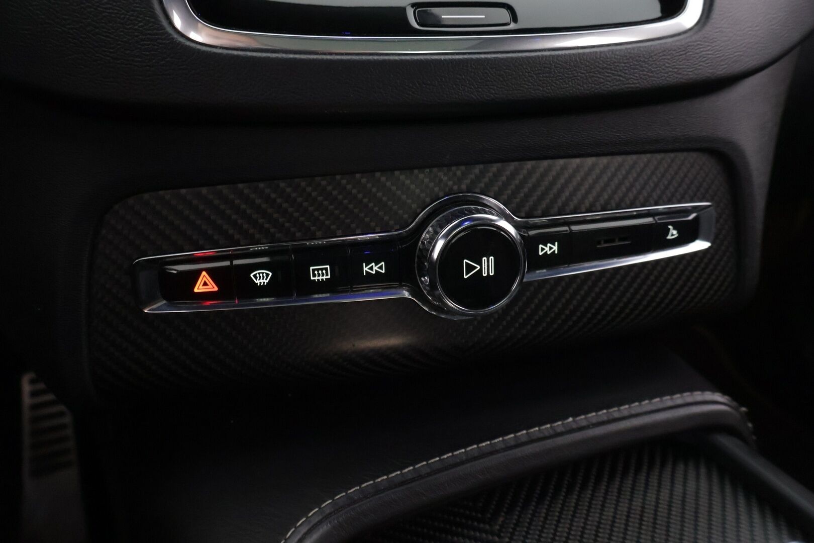 Volvo XC90 2016 T8 Twin Engine AWD R-Design aut *Bowers&Wilkins / HUD / 360° / Muistinahat / Panorama / Webasto / Koukku / 7-Paikkainen* - 7-paikkainen / Kattavasti huollettu / Kahdet aluvanteet / Kaikki herkut! - Osta nyt, maksa vasta ensi vuonna