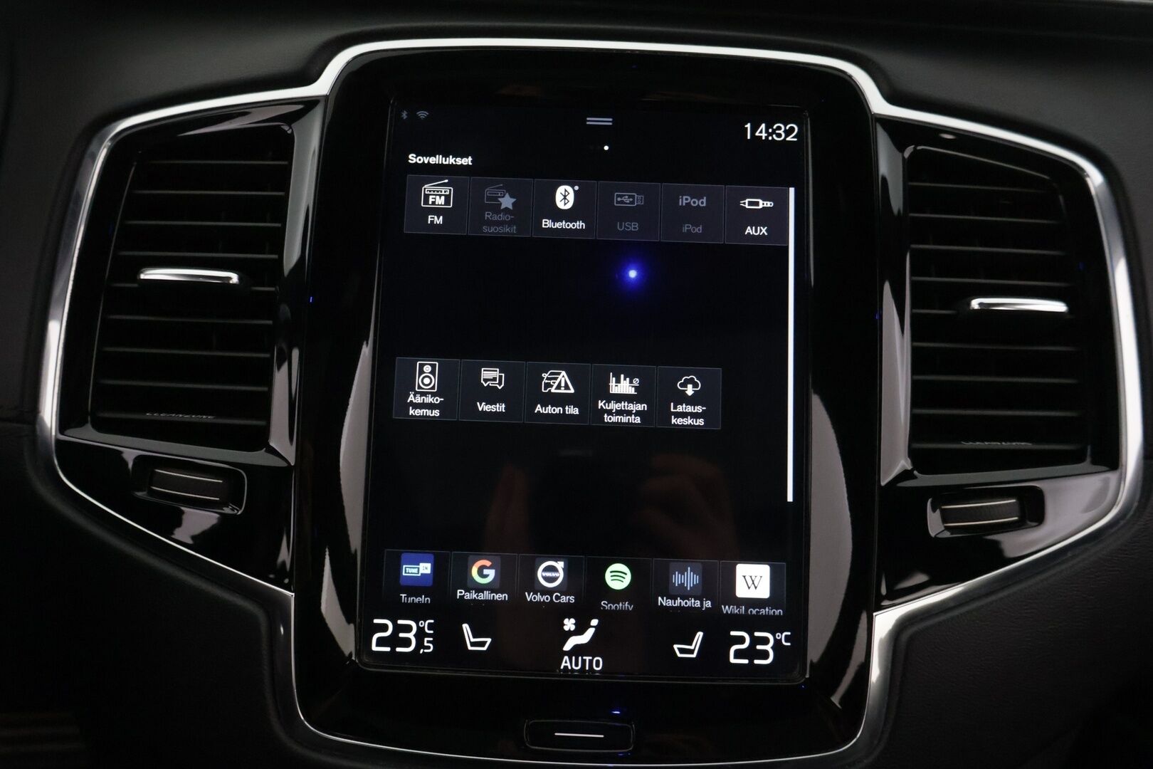 Volvo XC90 2016 T8 Twin Engine AWD R-Design aut *Bowers&Wilkins / HUD / 360° / Muistinahat / Panorama / Webasto / Koukku / 7-Paikkainen* - 7-paikkainen / Kattavasti huollettu / Kahdet aluvanteet / Kaikki herkut!
