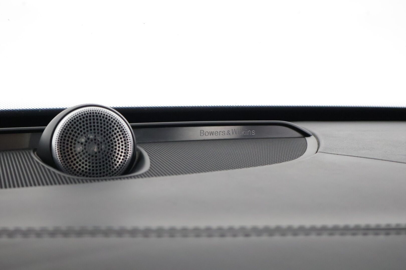 Volvo XC90 2016 T8 Twin Engine AWD R-Design aut *Bowers&Wilkins / HUD / 360° / Muistinahat / Panorama / Webasto / Koukku / 7-Paikkainen* - 7-paikkainen / Kattavasti huollettu / Kahdet aluvanteet / Kaikki herkut! - Osta nyt, maksa vasta ensi vuonna