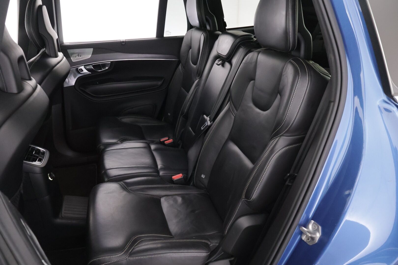 Volvo XC90 2016 T8 Twin Engine AWD R-Design aut *Bowers&Wilkins / HUD / 360° / Muistinahat / Panorama / Webasto / Koukku / 7-Paikkainen* - 7-paikkainen / Kattavasti huollettu / Kahdet aluvanteet / Kaikki herkut! - Osta nyt, maksa vasta ensi vuonna