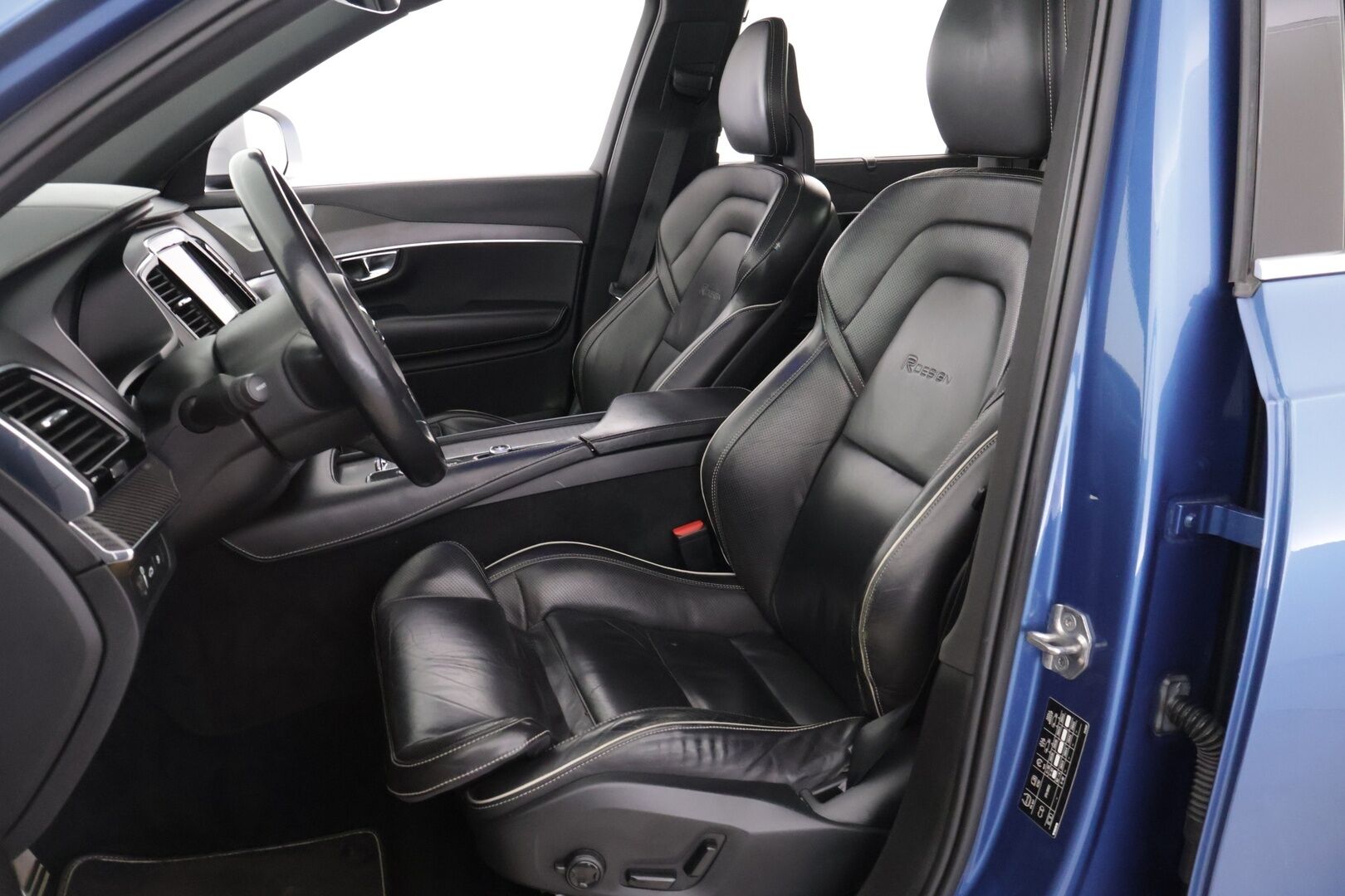 Volvo XC90 2016 T8 Twin Engine AWD R-Design aut *Bowers&Wilkins / HUD / 360° / Muistinahat / Panorama / Webasto / Koukku / 7-Paikkainen* - 7-paikkainen / Kattavasti huollettu / Kahdet aluvanteet / Kaikki herkut! - Osta nyt, maksa vasta ensi vuonna