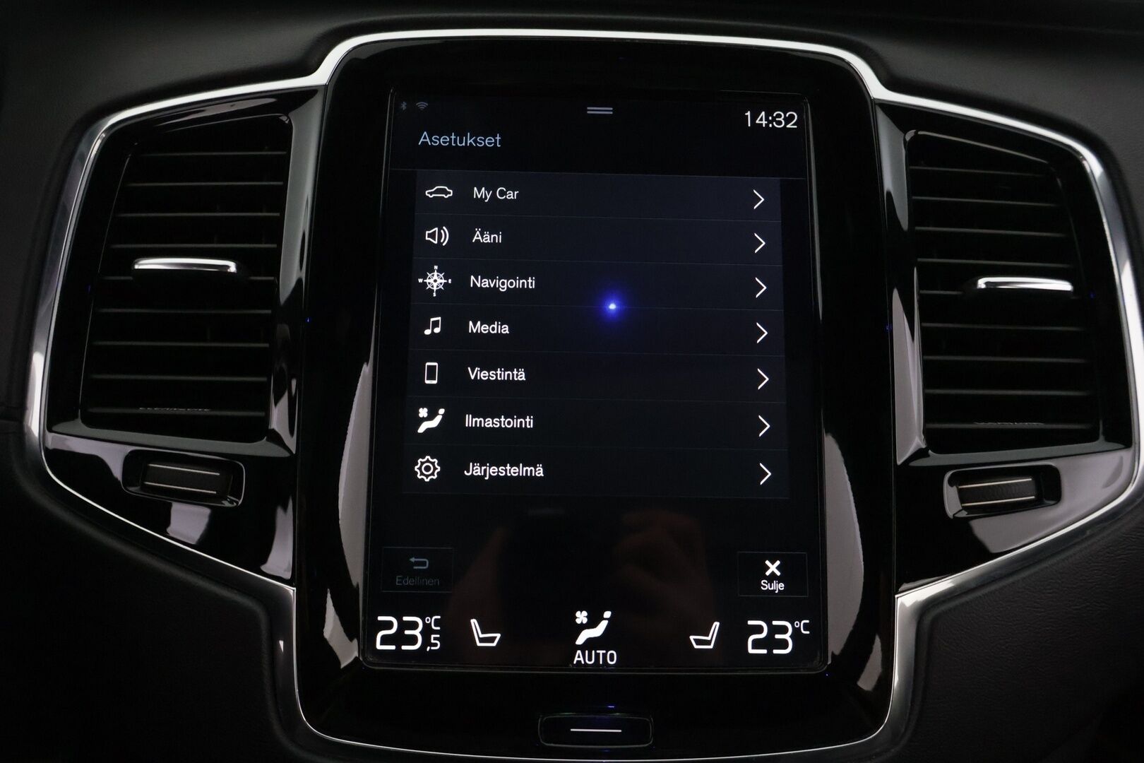Volvo XC90 2016 T8 Twin Engine AWD R-Design aut *Bowers&Wilkins / HUD / 360° / Muistinahat / Panorama / Webasto / Koukku / 7-Paikkainen* - 7-paikkainen / Kattavasti huollettu / Kahdet aluvanteet / Kaikki herkut!